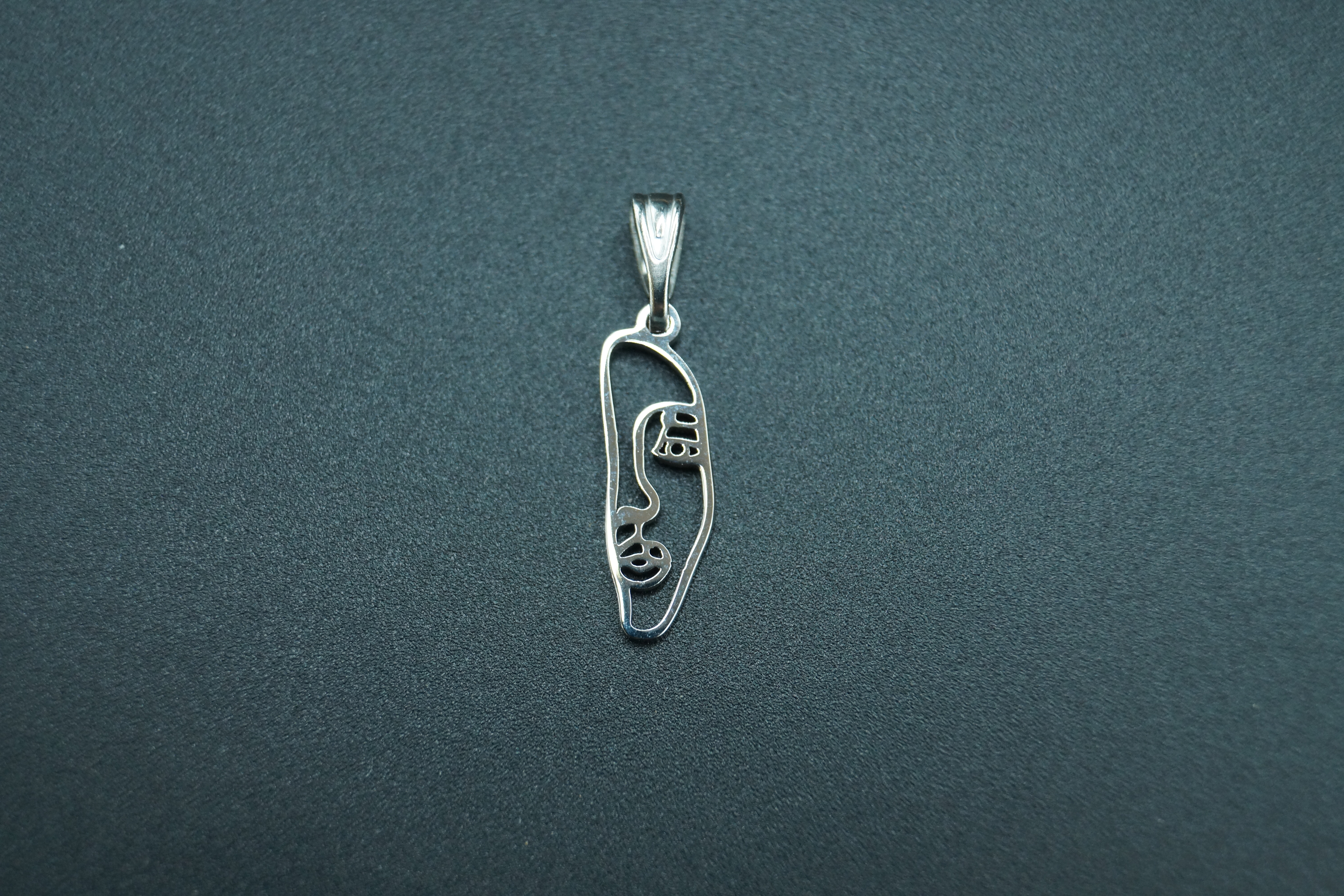 Pendentif visage cubiste