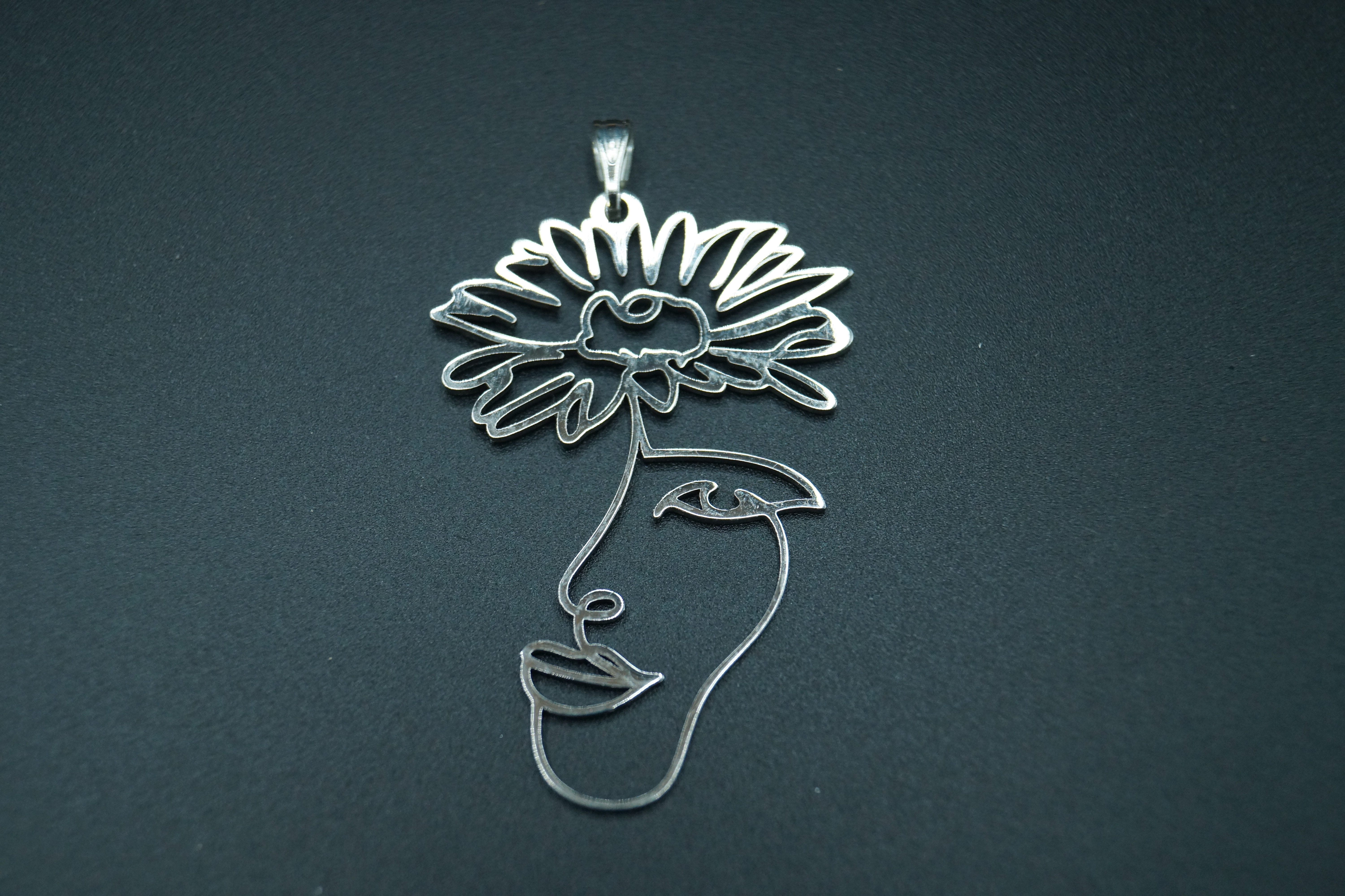 Pendentif Visage fleur