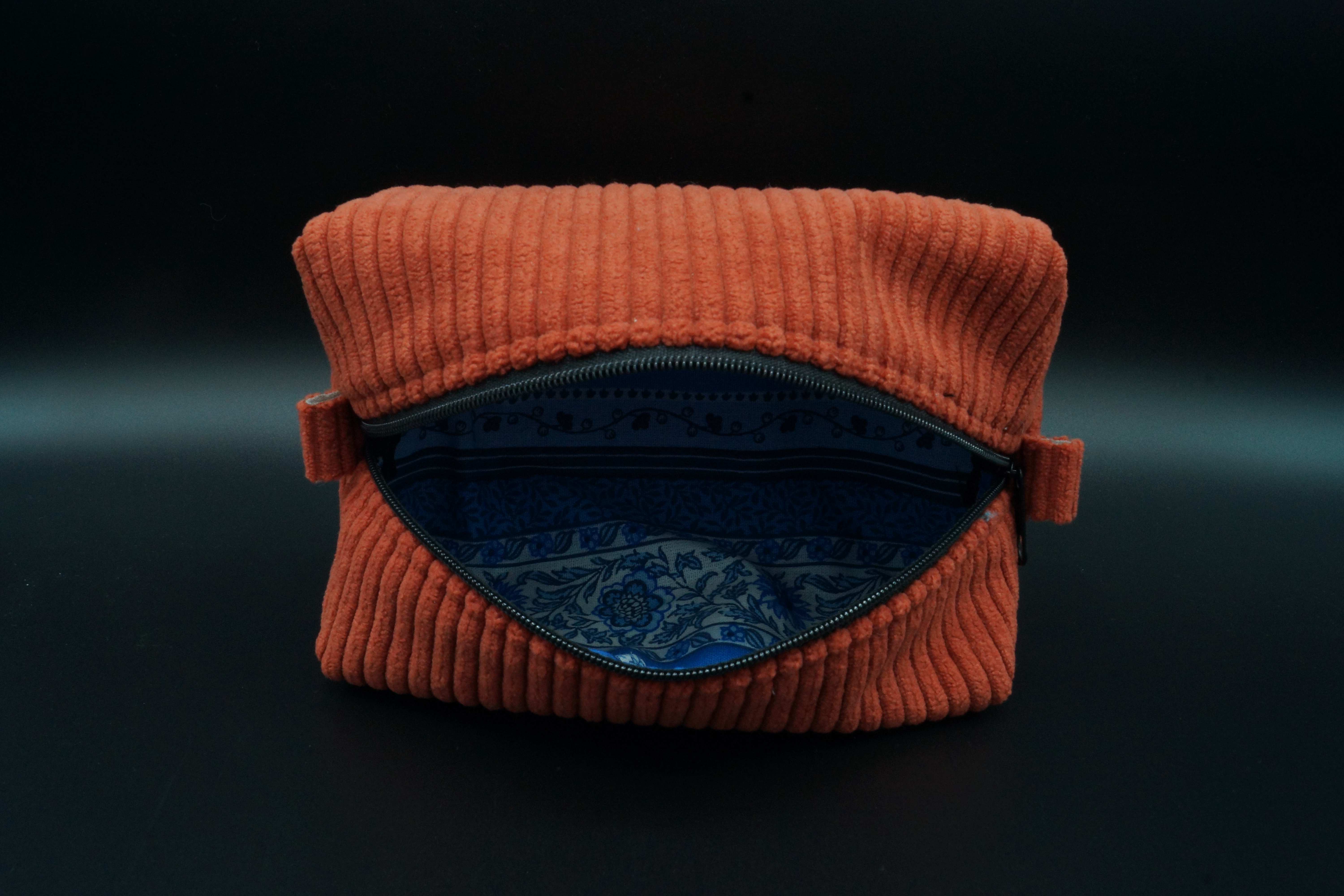 Trousse en velours côtelé rouille