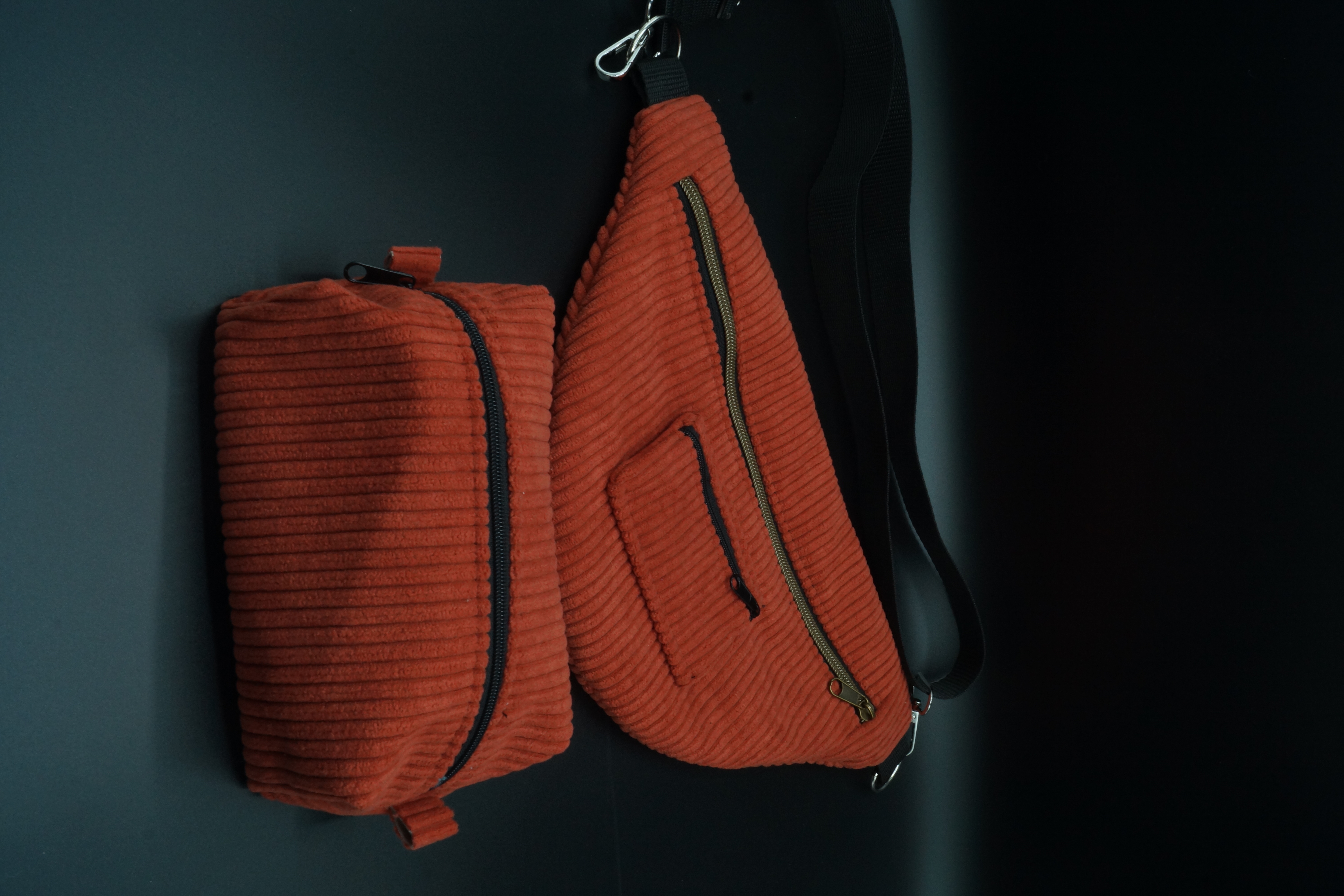 Trousse en velours côtelé rouille