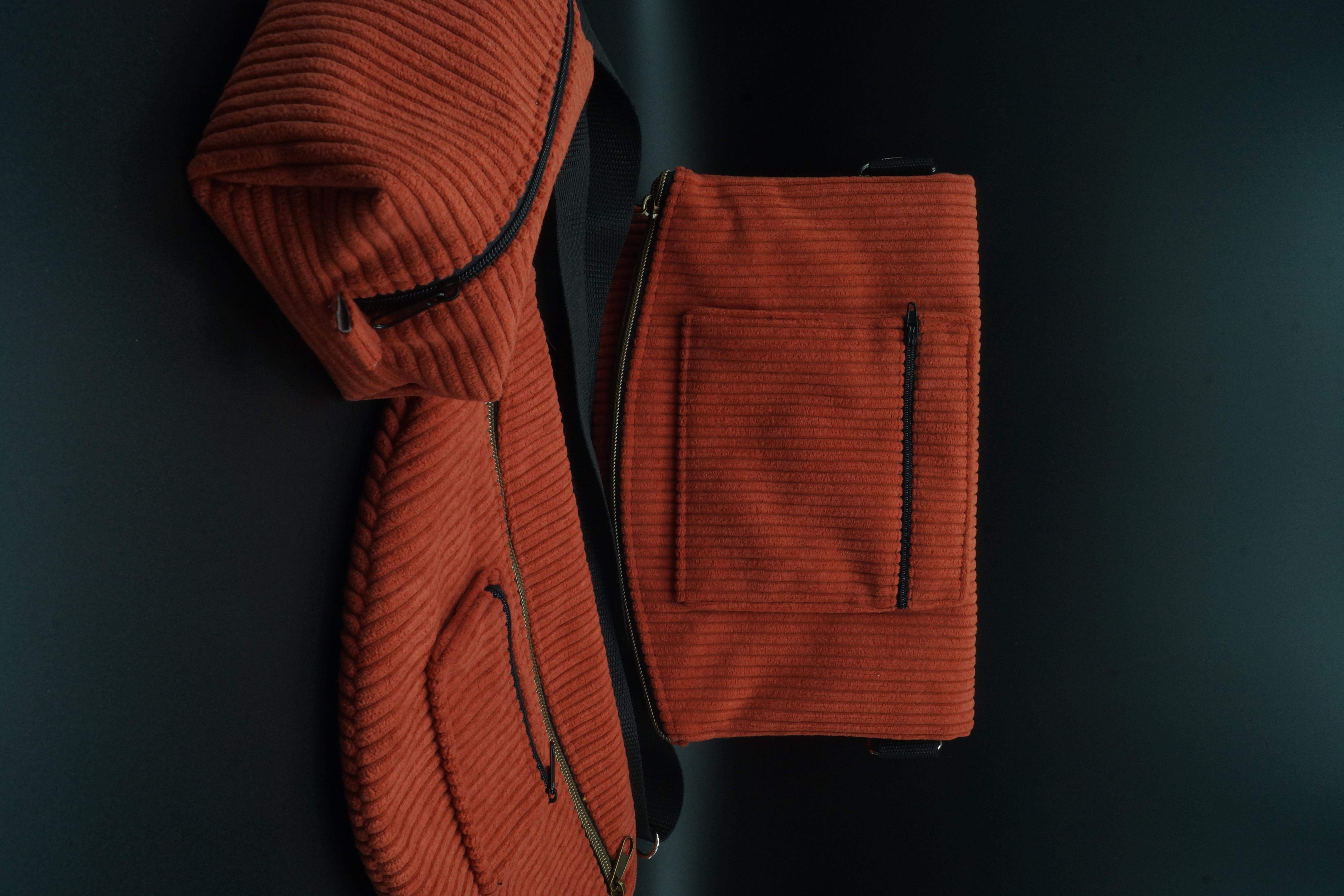 Trousse en velours côtelé rouille