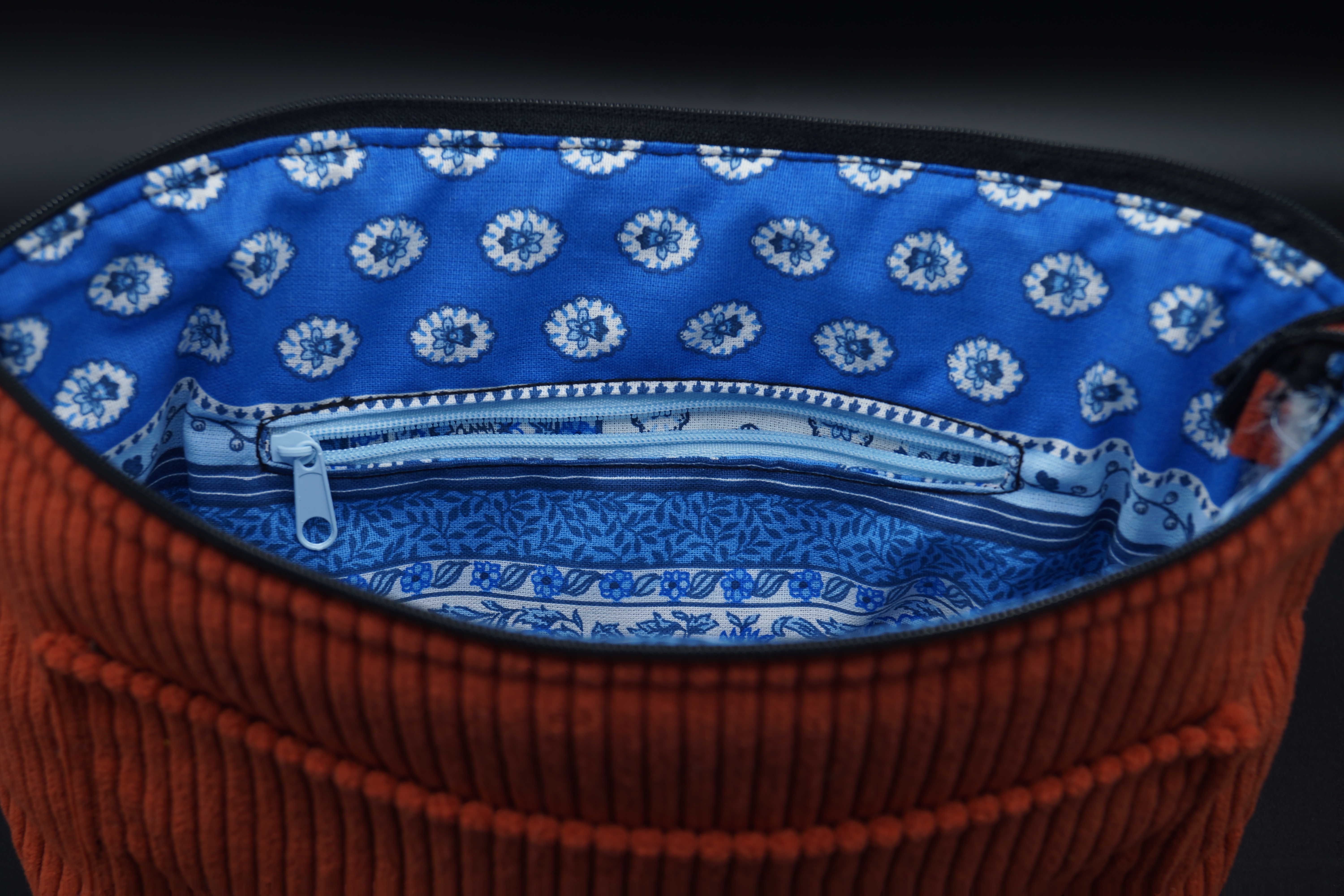 Trousse de toilette en velours côtelé