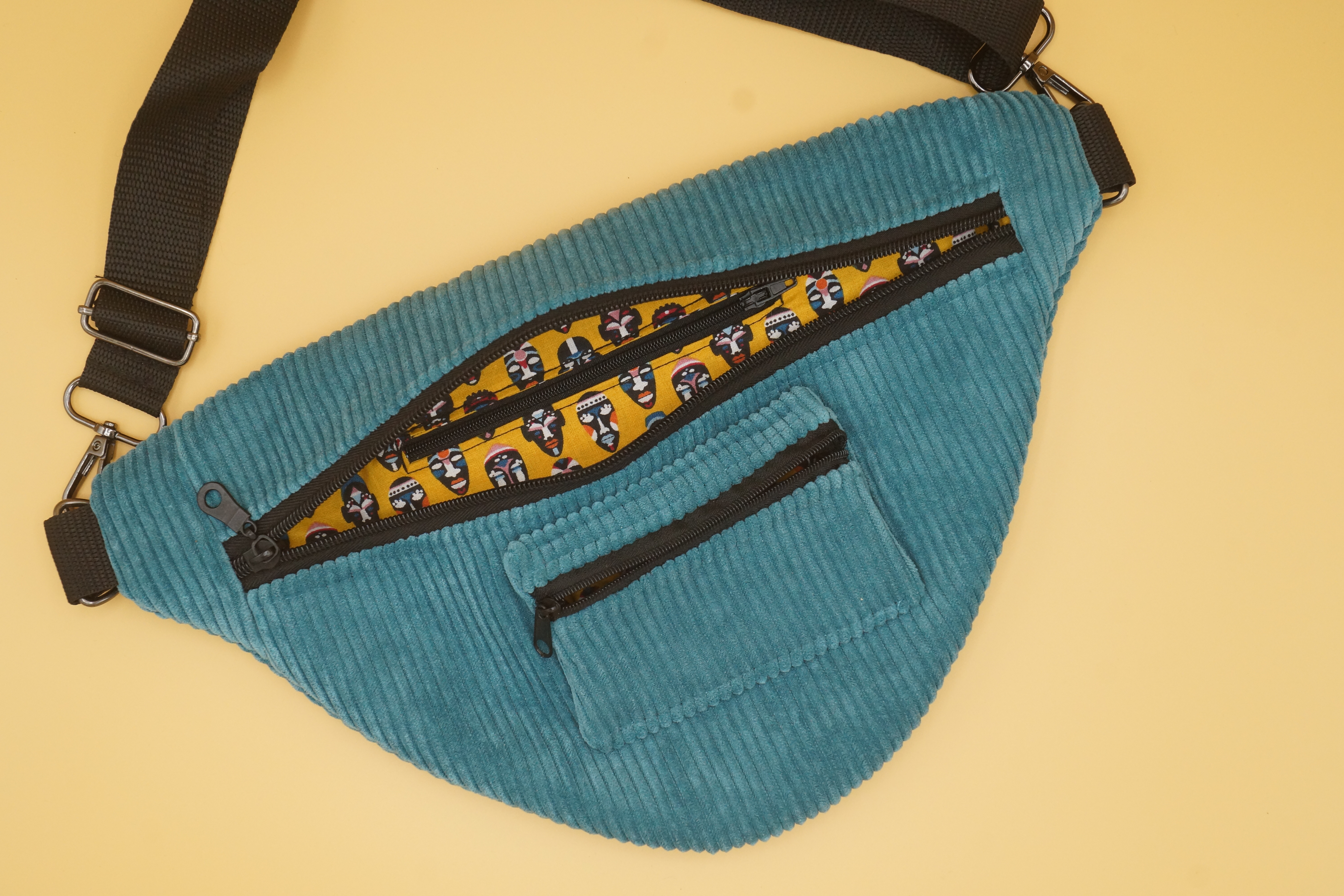 Banane en velours côtelé