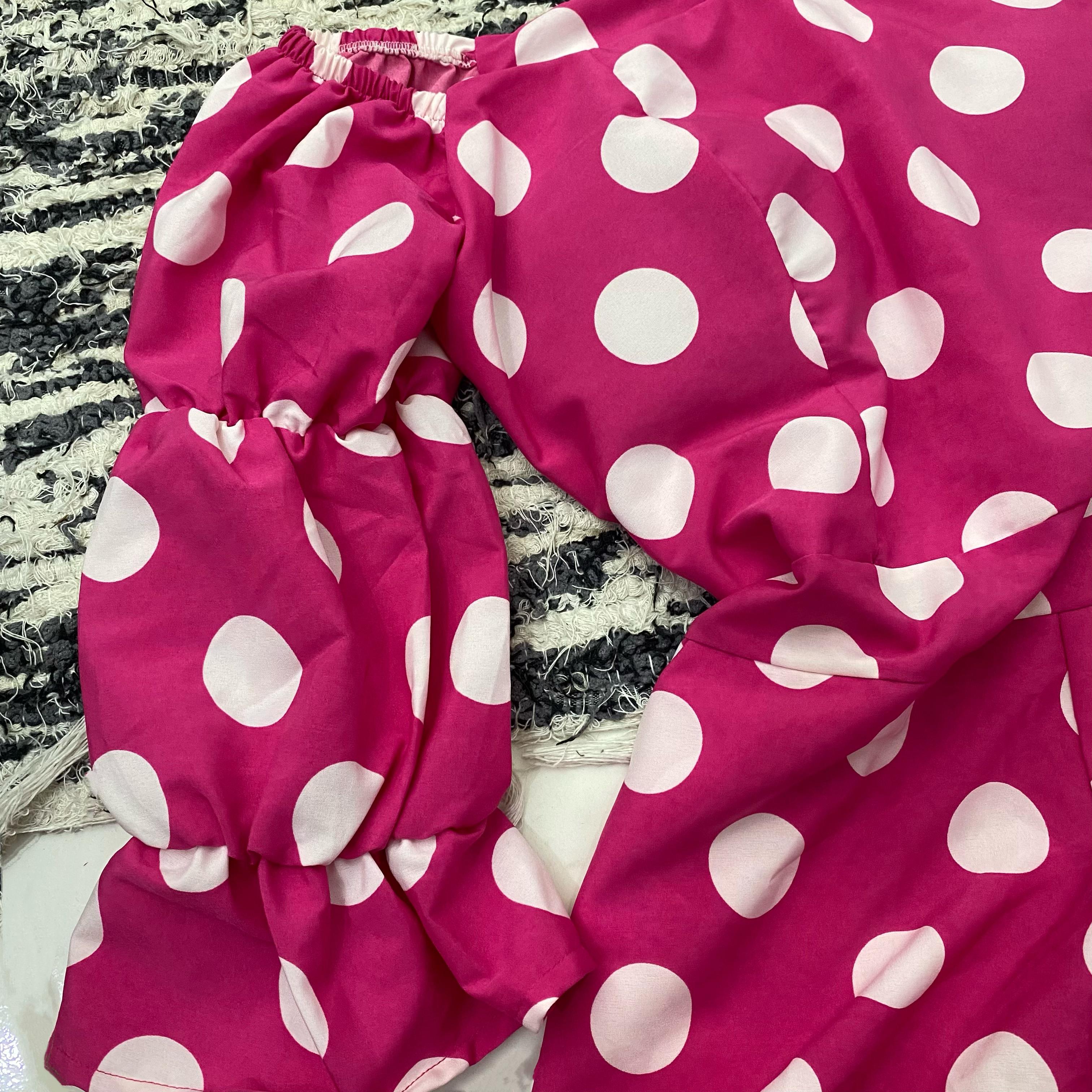 Macacão rosa de bolinhas Tamanho M *Forma pequena