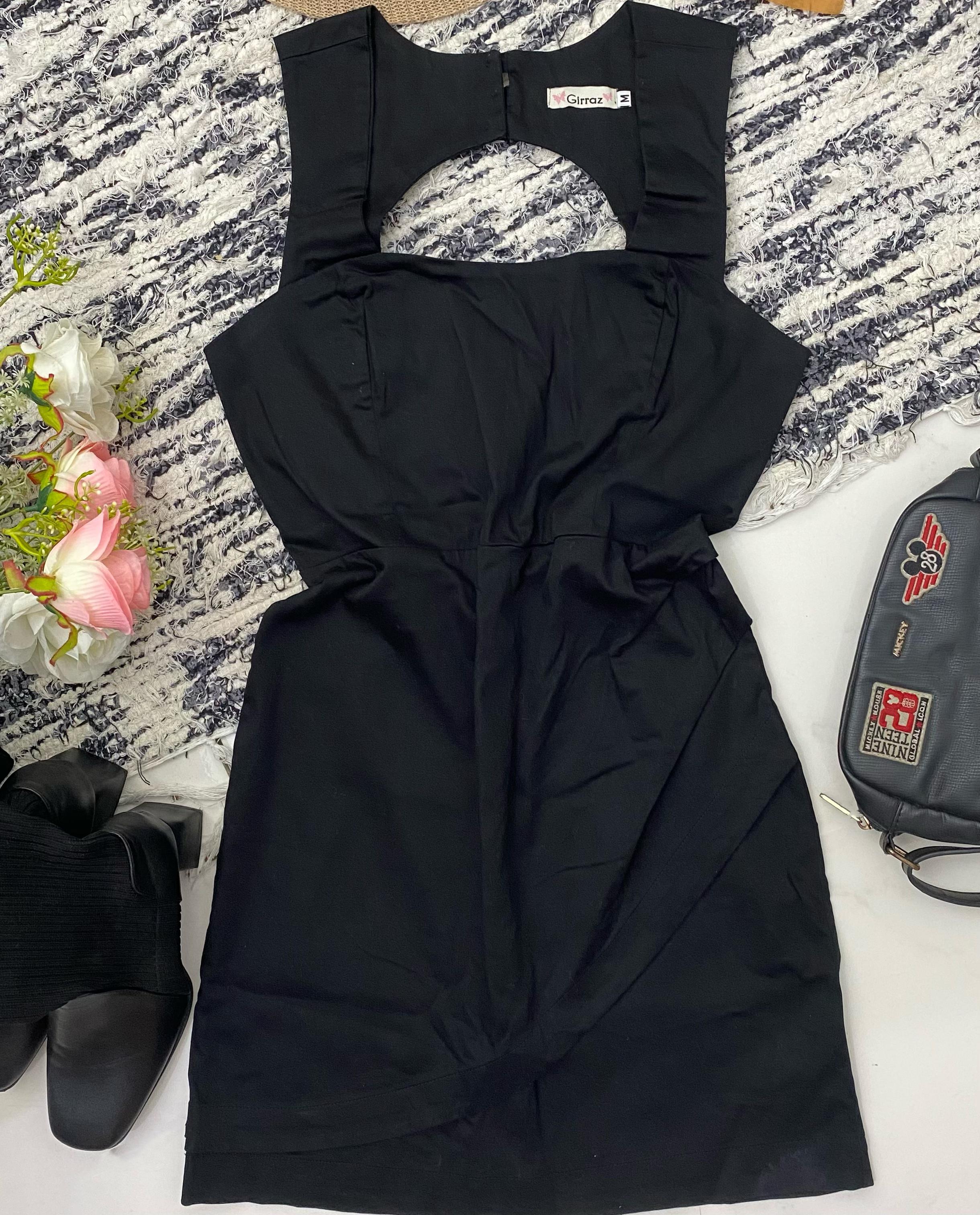 Vestido preto elegante Tamanho M