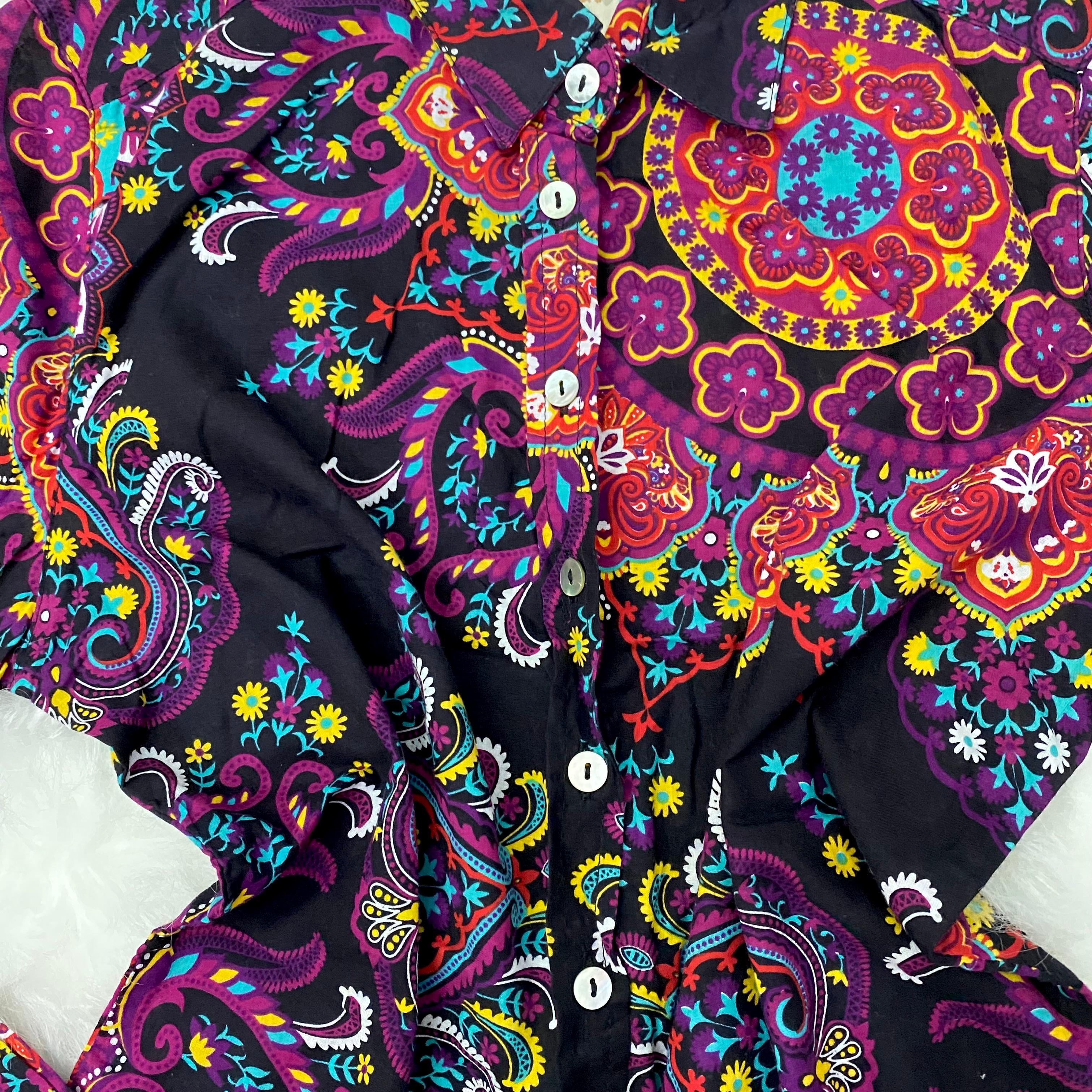 Blusa Estampada Paisley com Fechamento Frontal Tamanho M