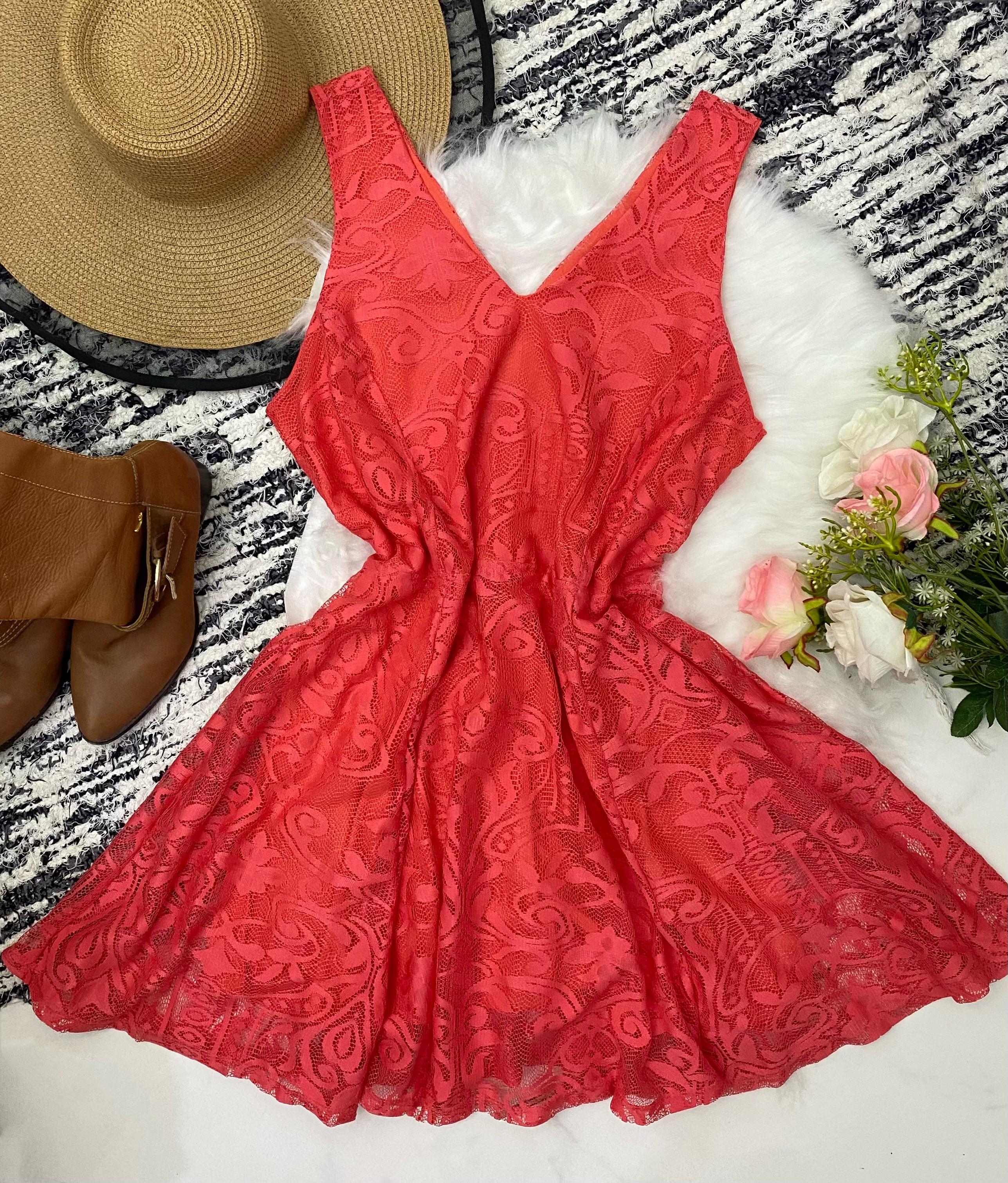 Vestido Laranja Rendado com Decote em V Tamanho G