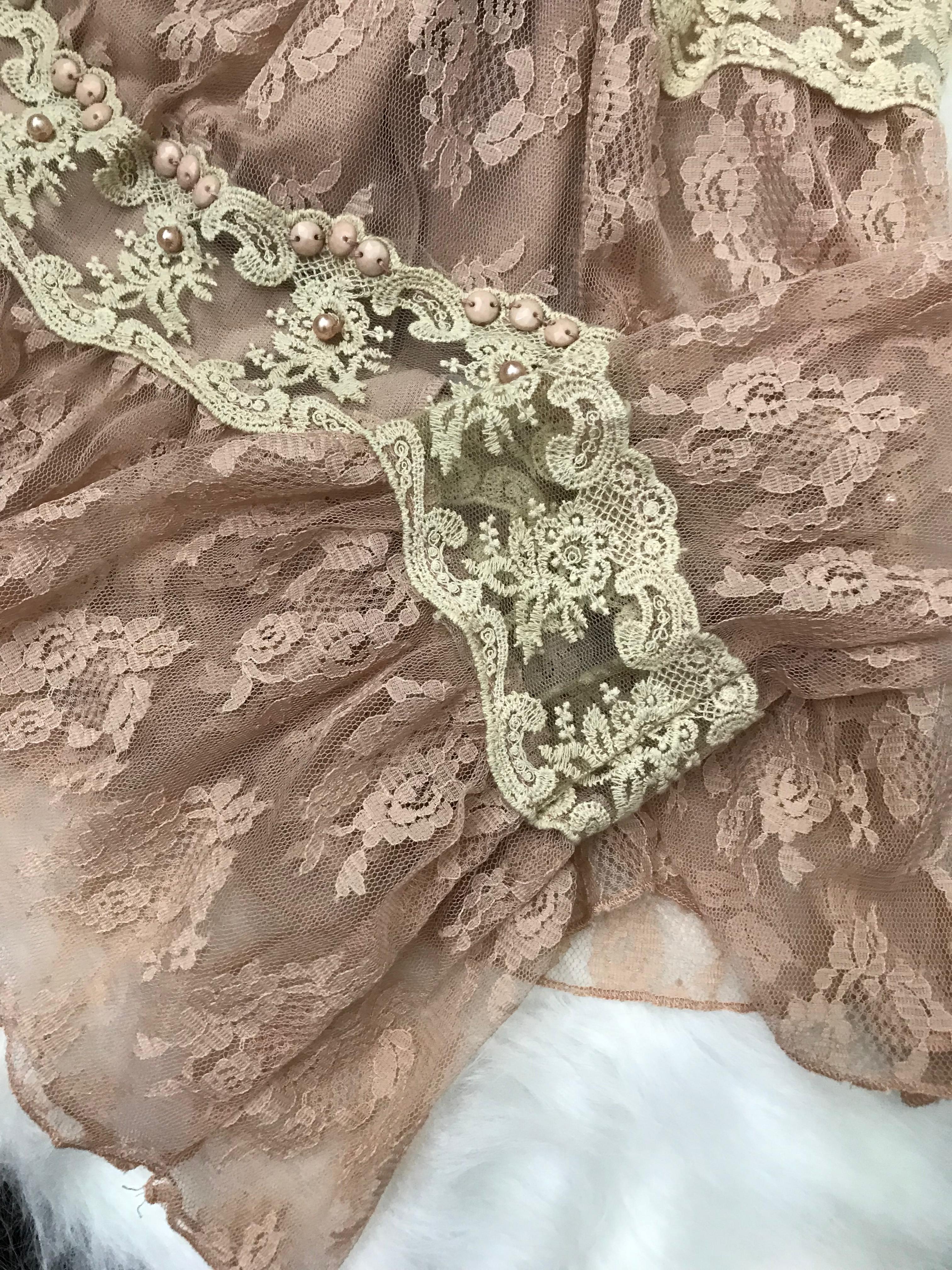 Blusa com renda delicada Tamanho M