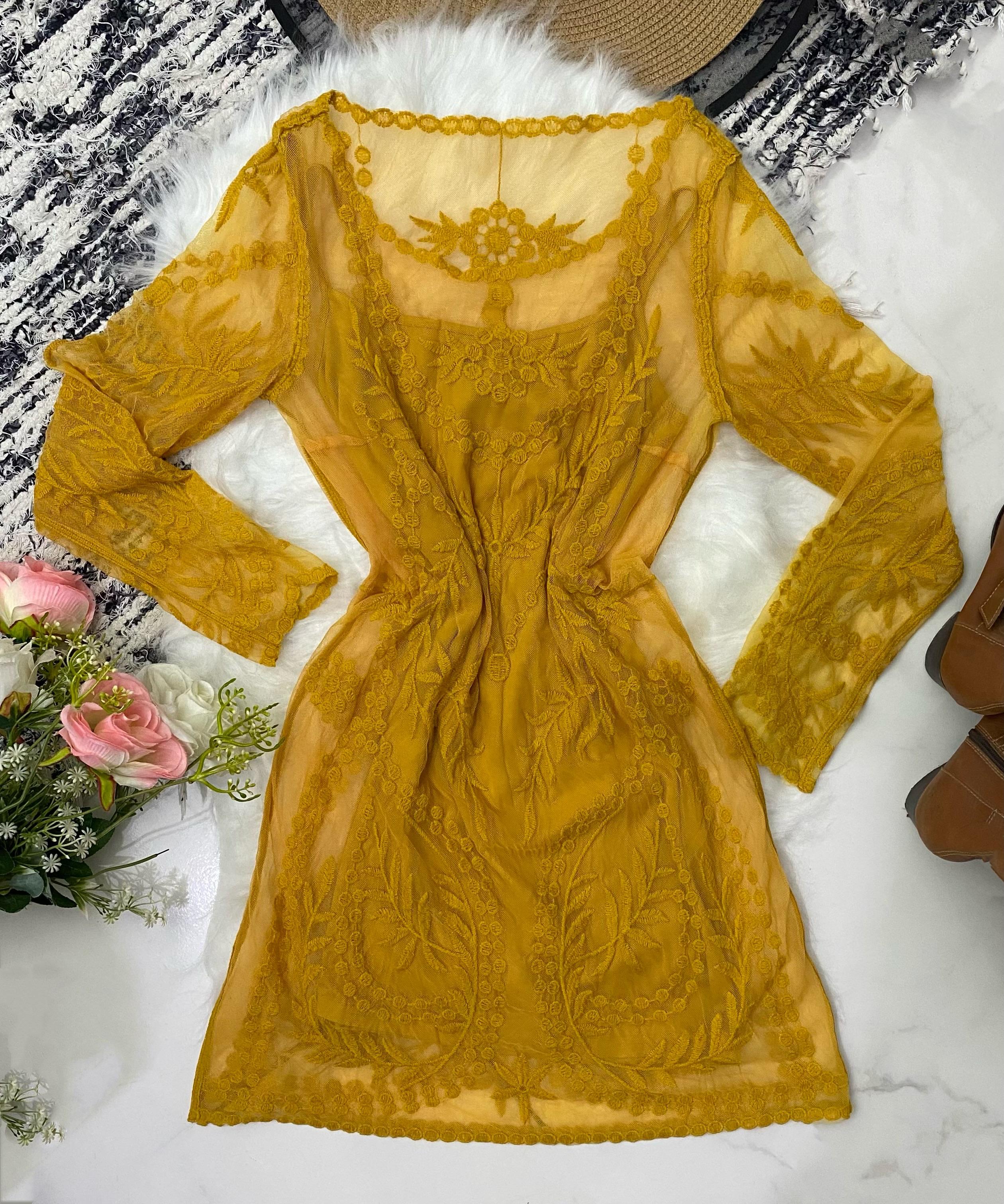 Vestido de renda Mostarda Tamanho P