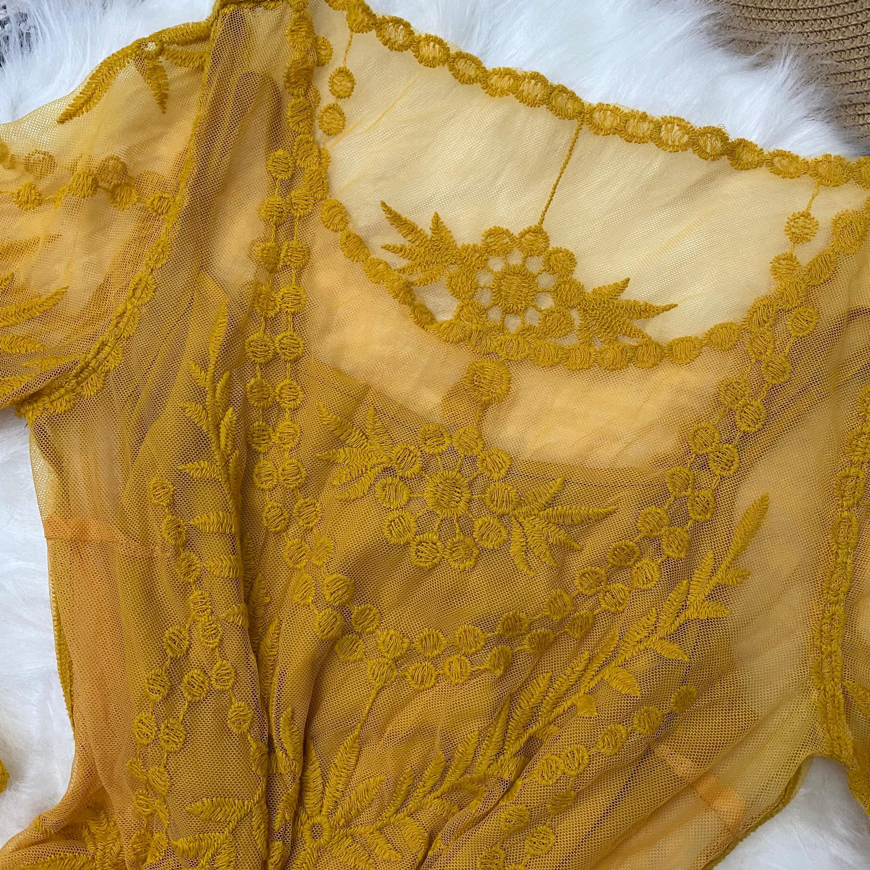 Vestido de renda Mostarda Tamanho P