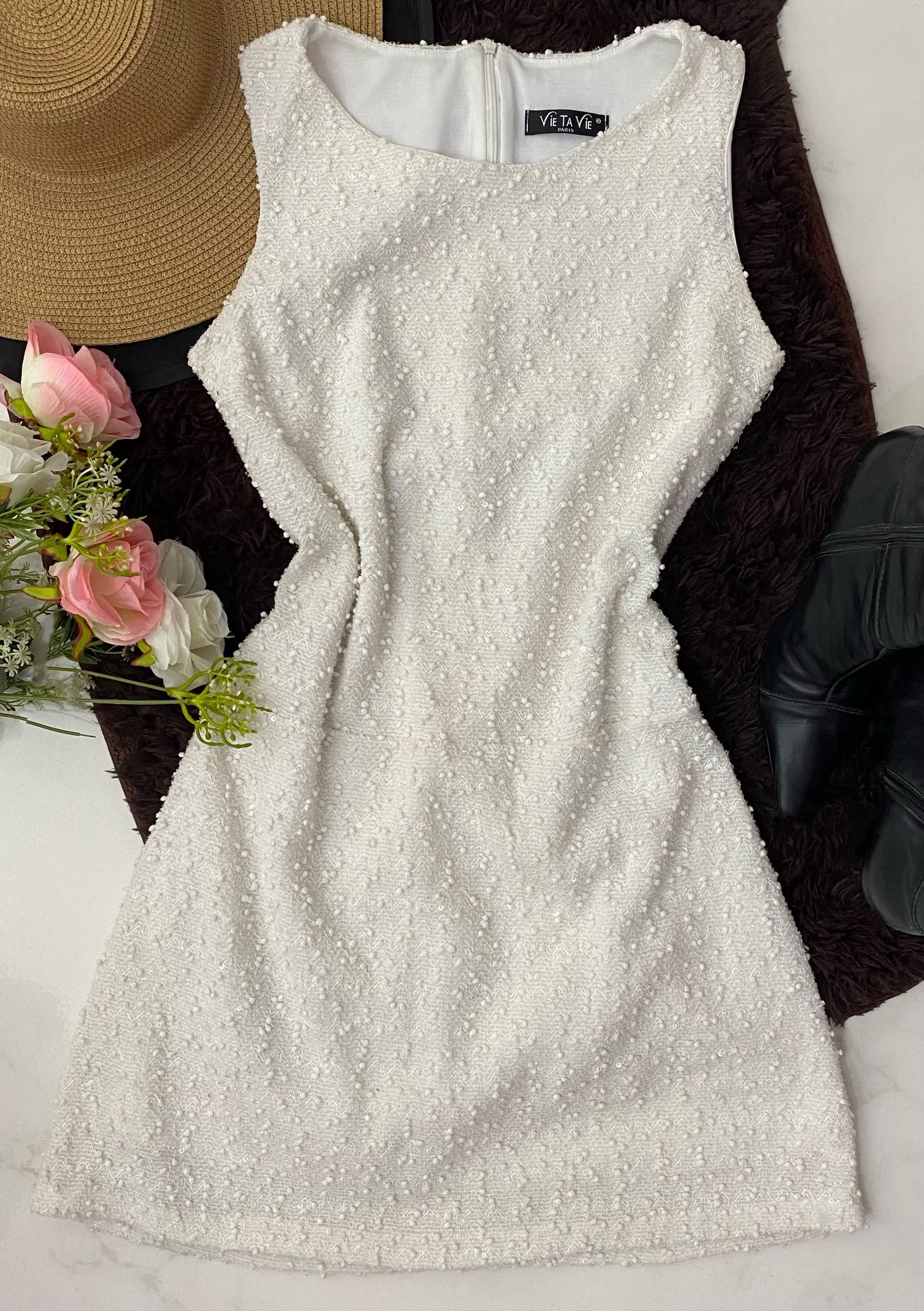 Vestido Elegante de Renda Texturizada Branca Tamanho M