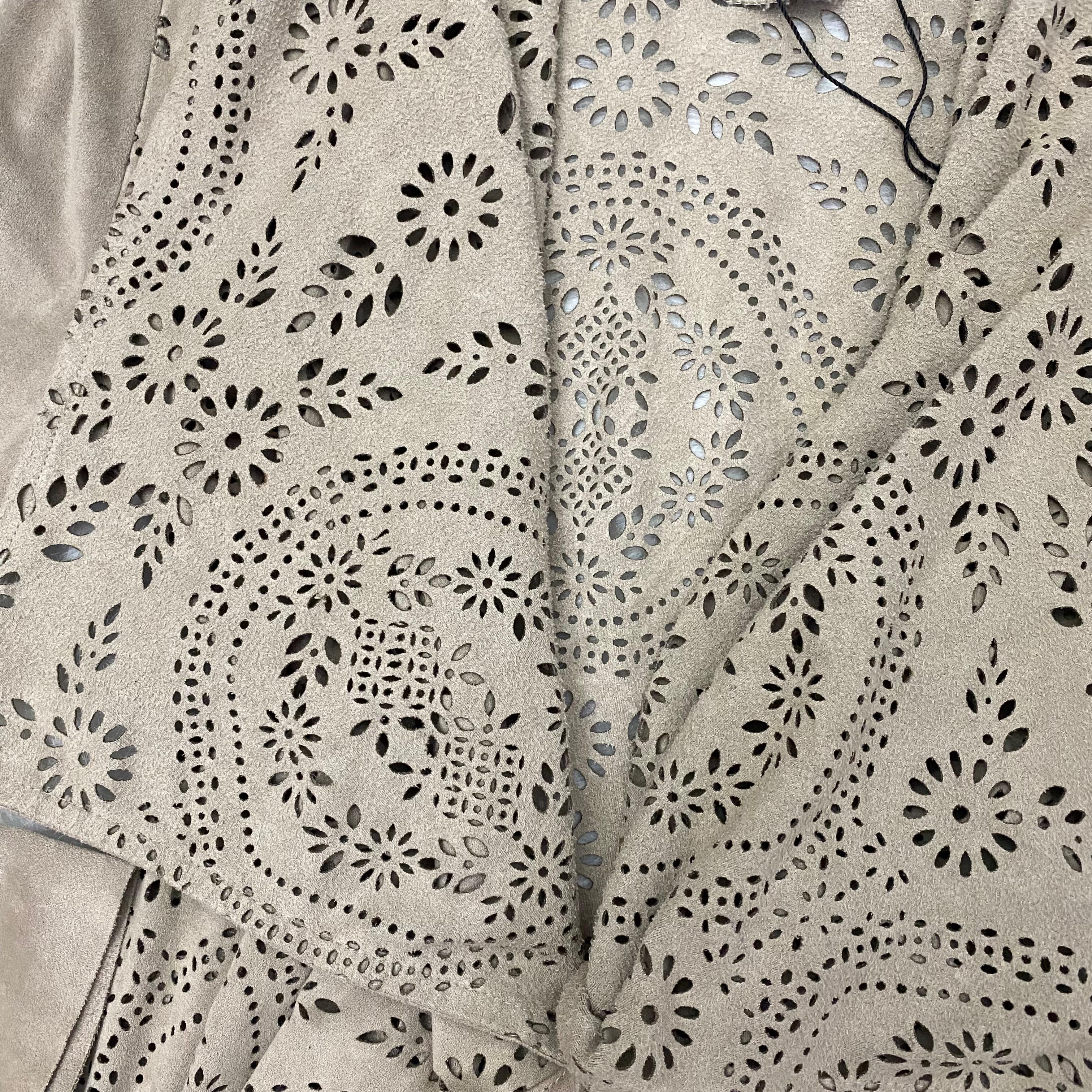 Jaqueta Bege com Design Vazado Tamanho M