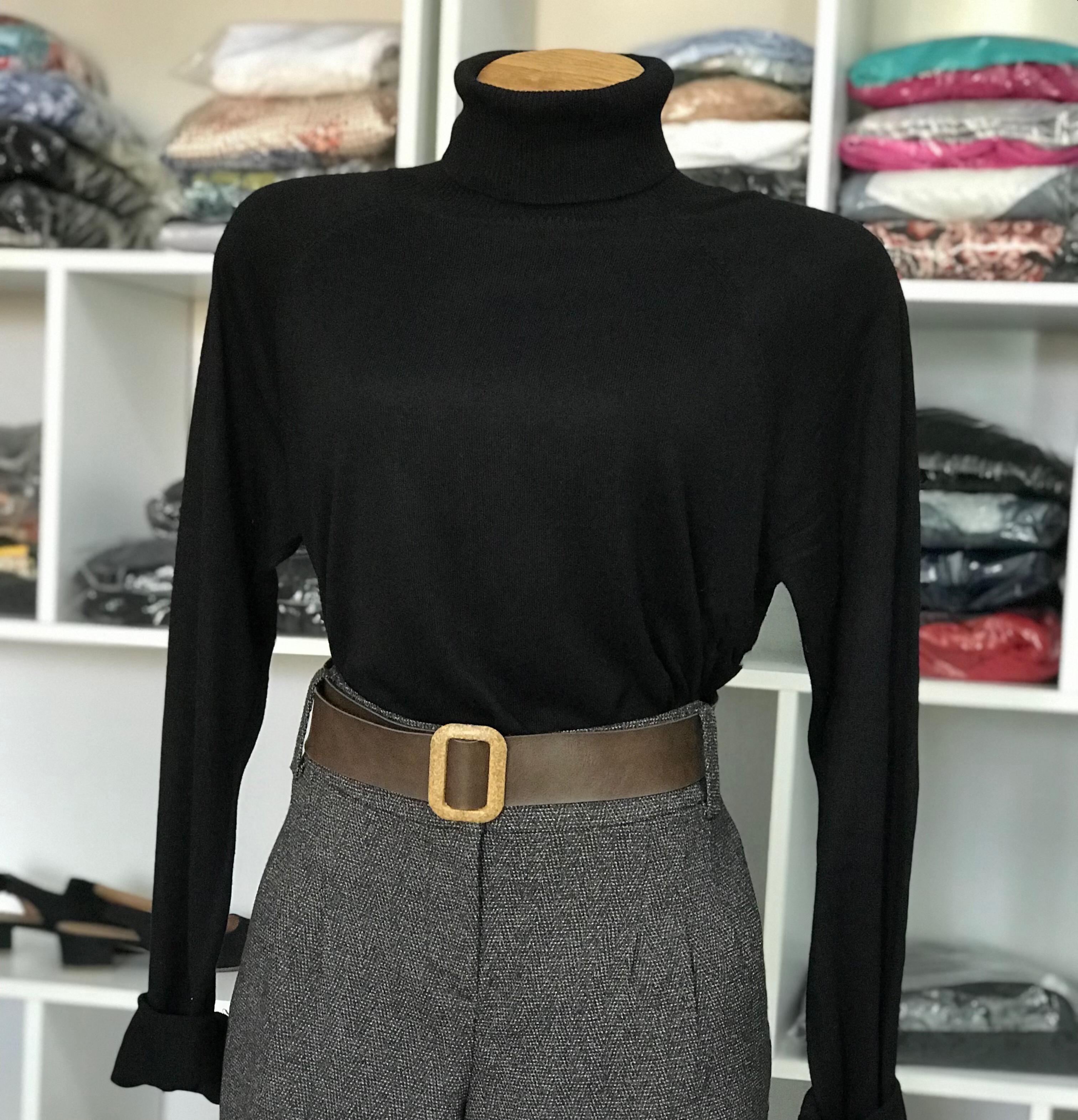 Blusa de Gola Alta Preta Tamanho G