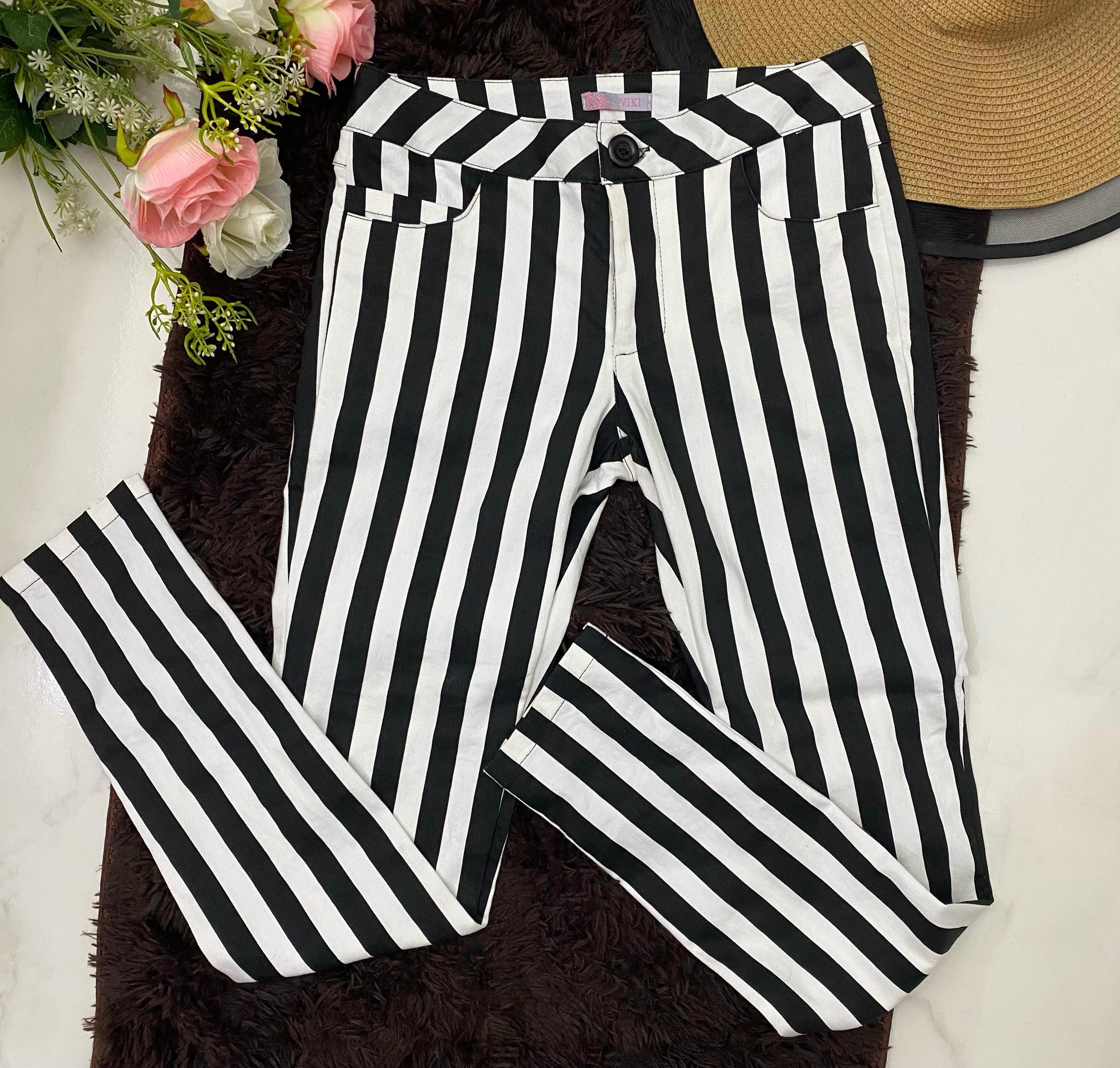 Calça Listrada Preto e Branco Tamanho M *Forma pequena