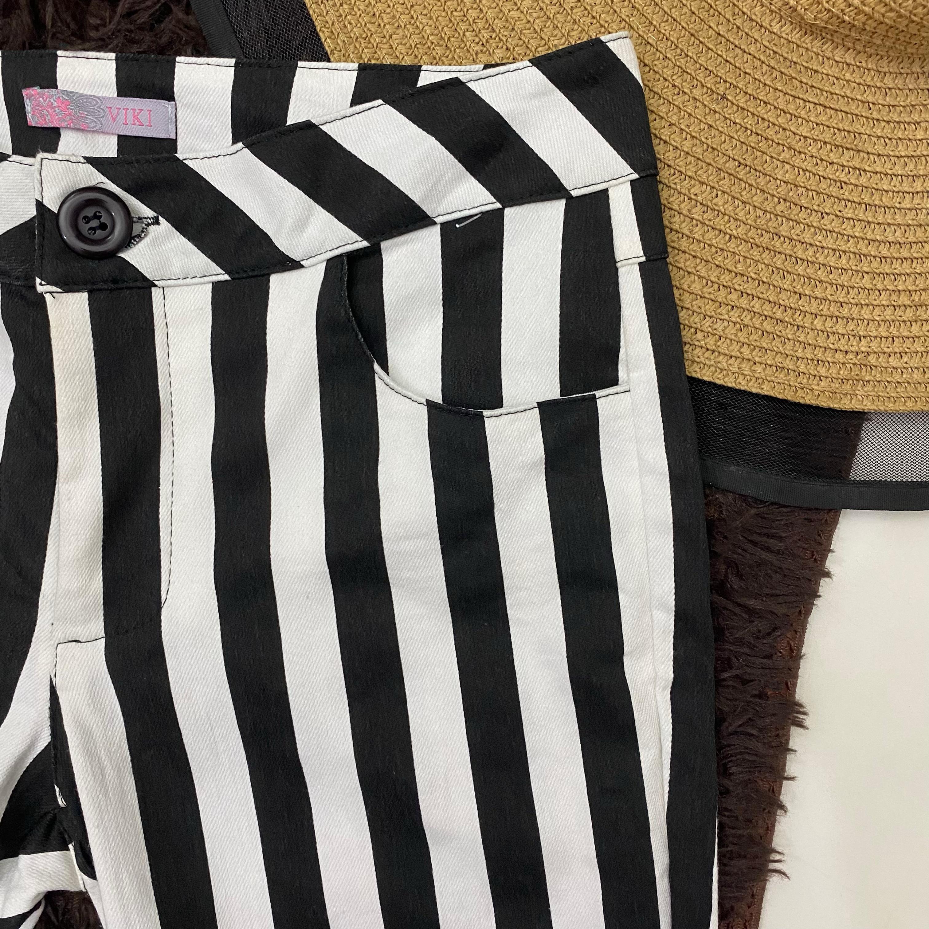 Calça Listrada Preto e Branco Tamanho M *Forma pequena