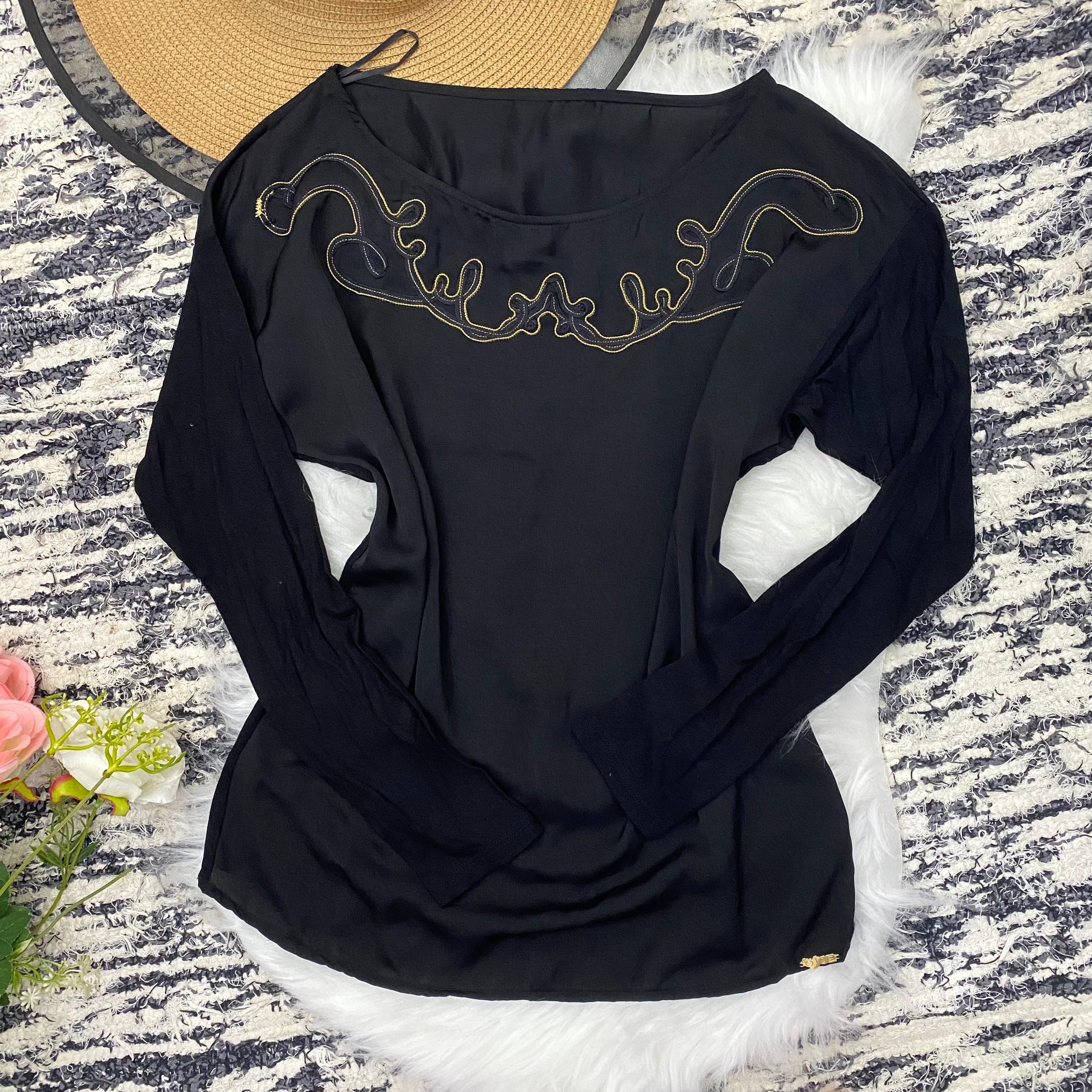 Blusa Preta com Bordado Dourado - Tam M