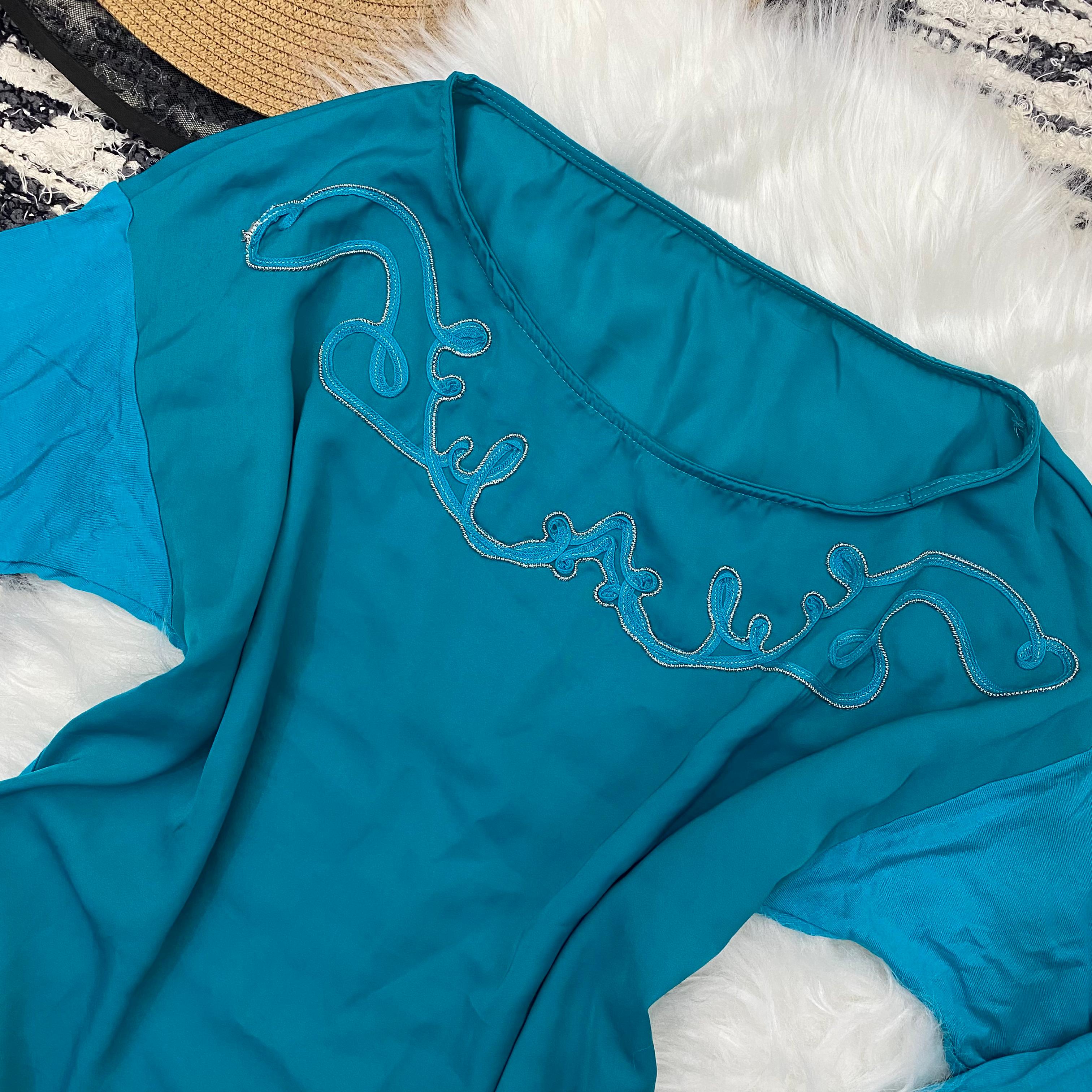 Blusa Azul com Detalhes Prateados - Tam G