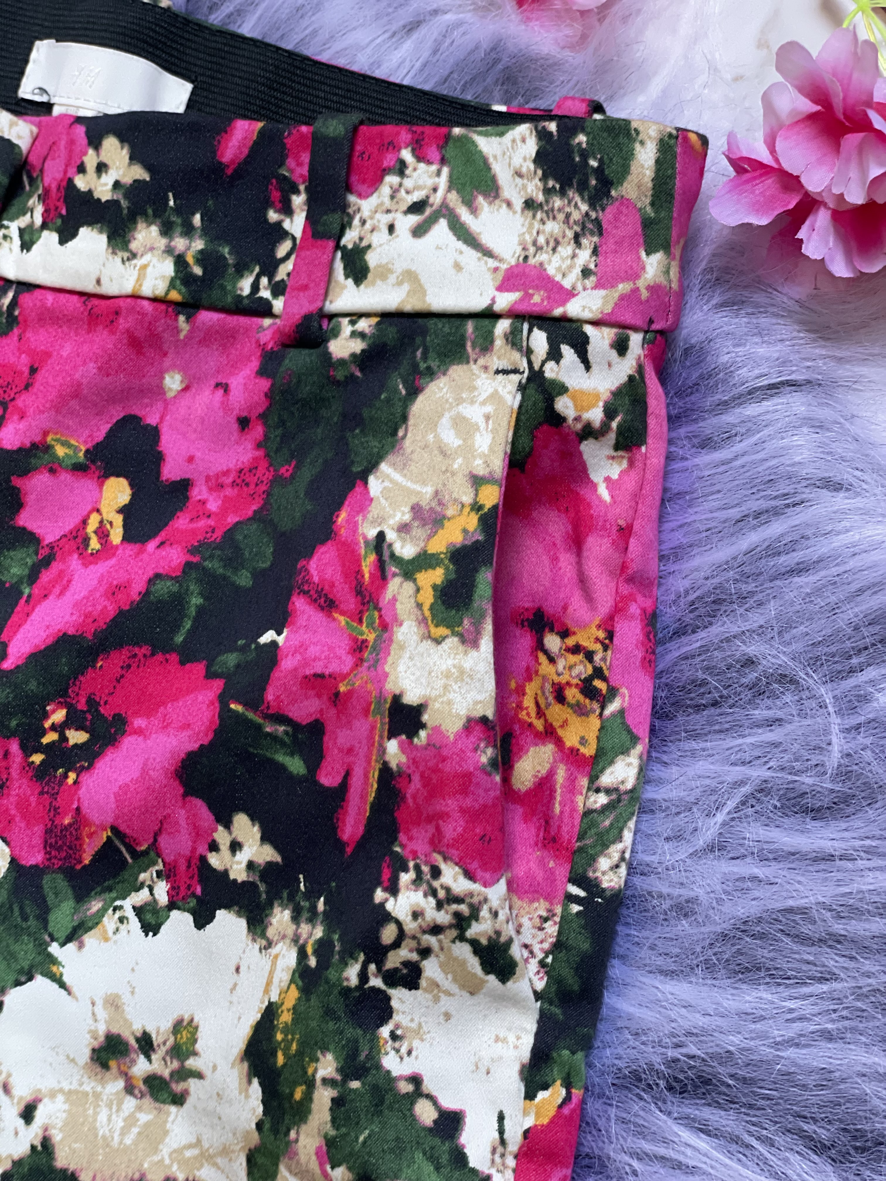 Calça floral colorida