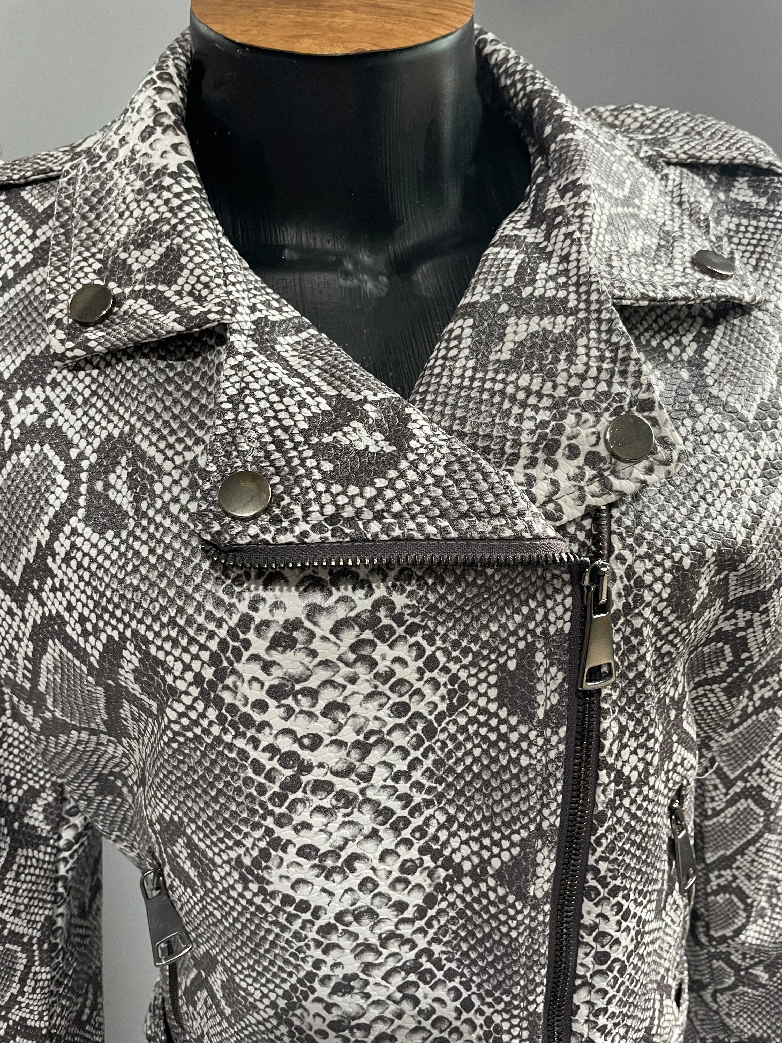 Jaqueta de Couro Sintético 