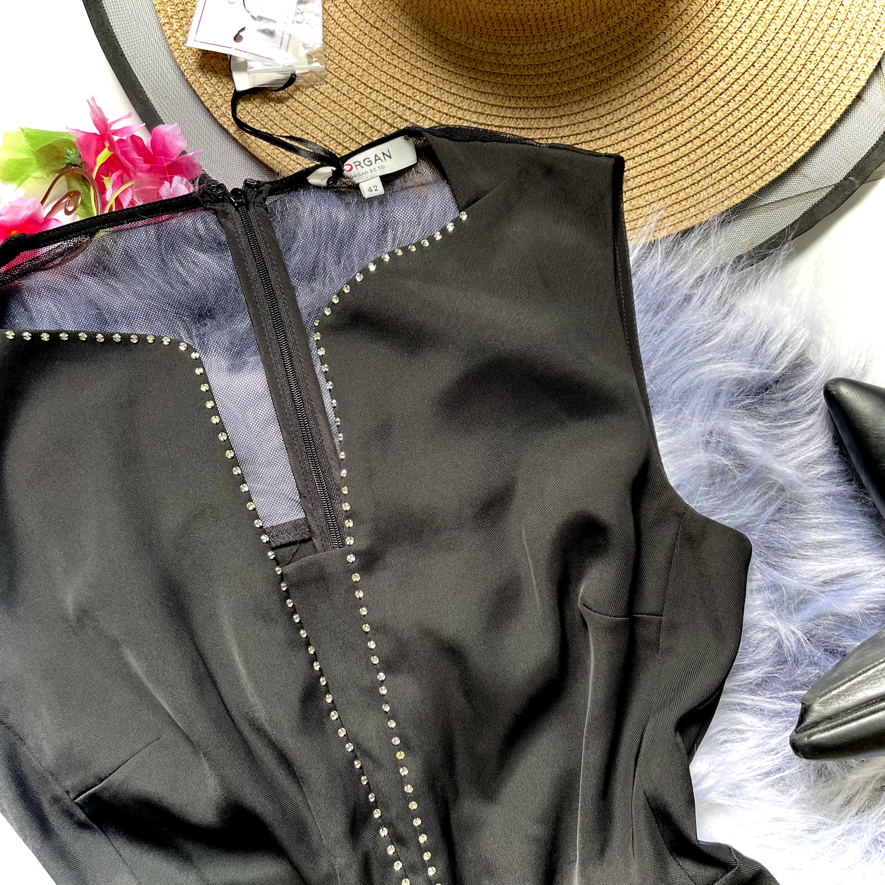 Macacão Preto com Detalhes Brilhantes