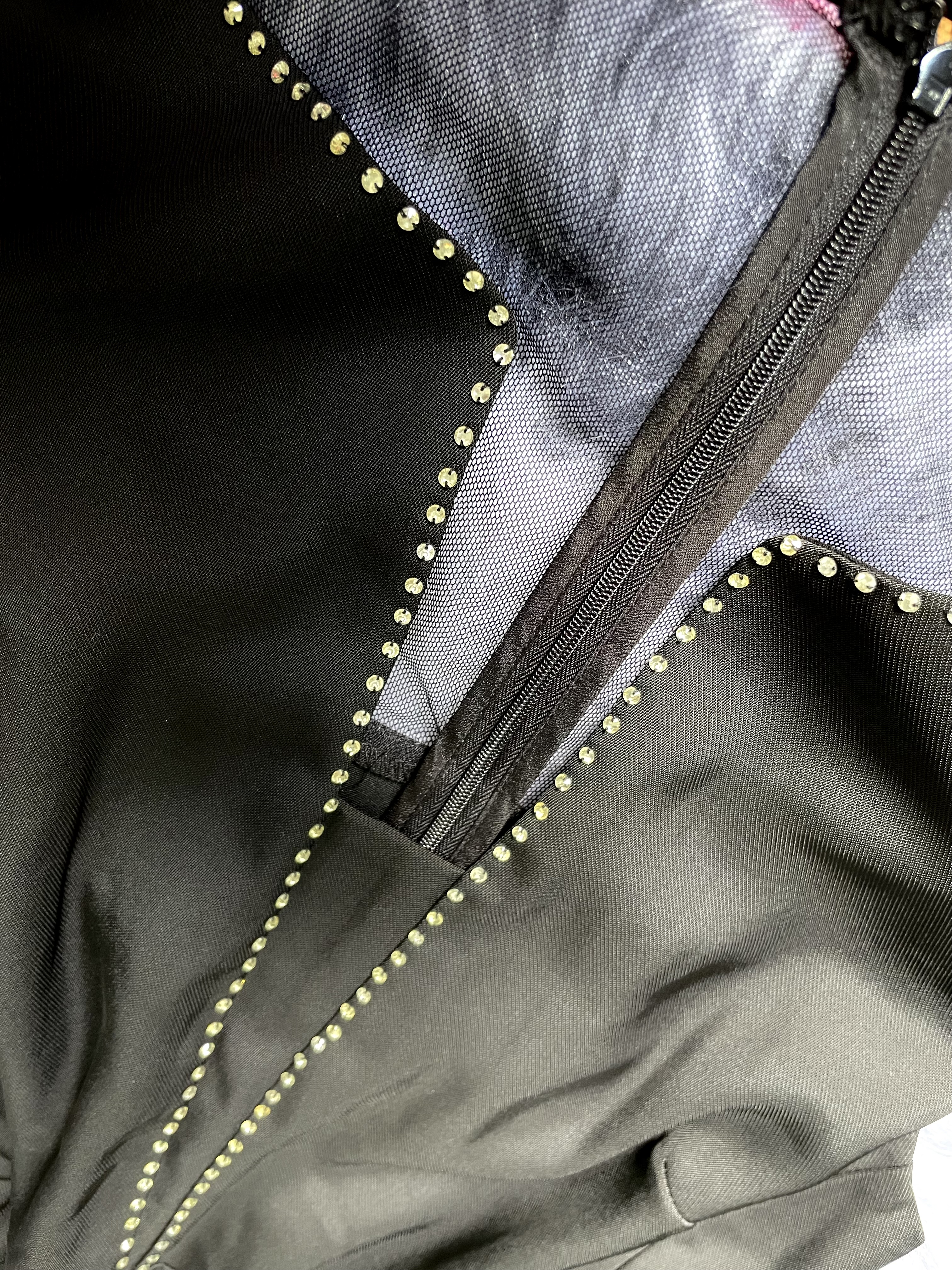 Macacão Preto com Detalhes Brilhantes