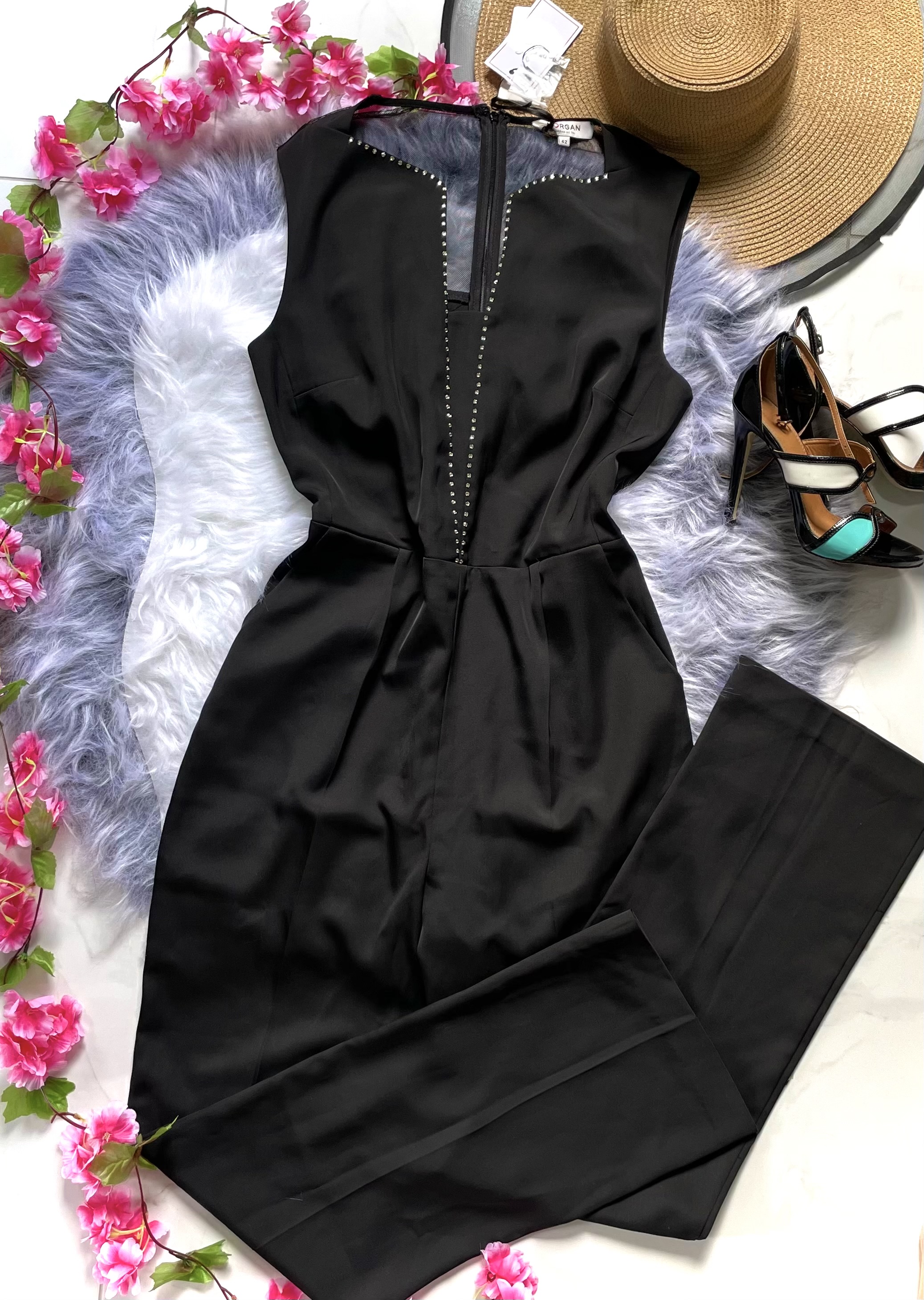 Macacão Preto com Detalhes Brilhantes