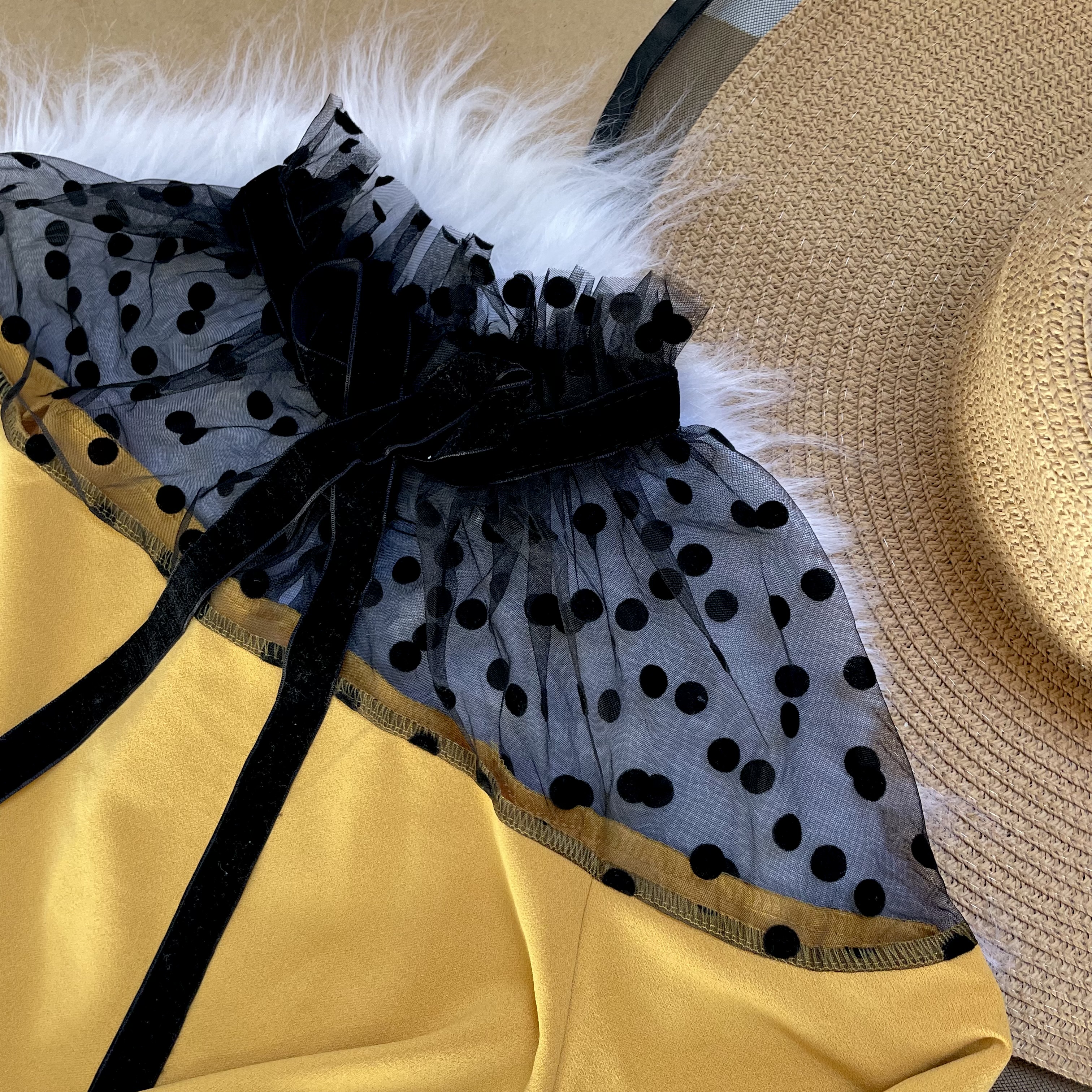 Vestido elegante amarelo mostarda