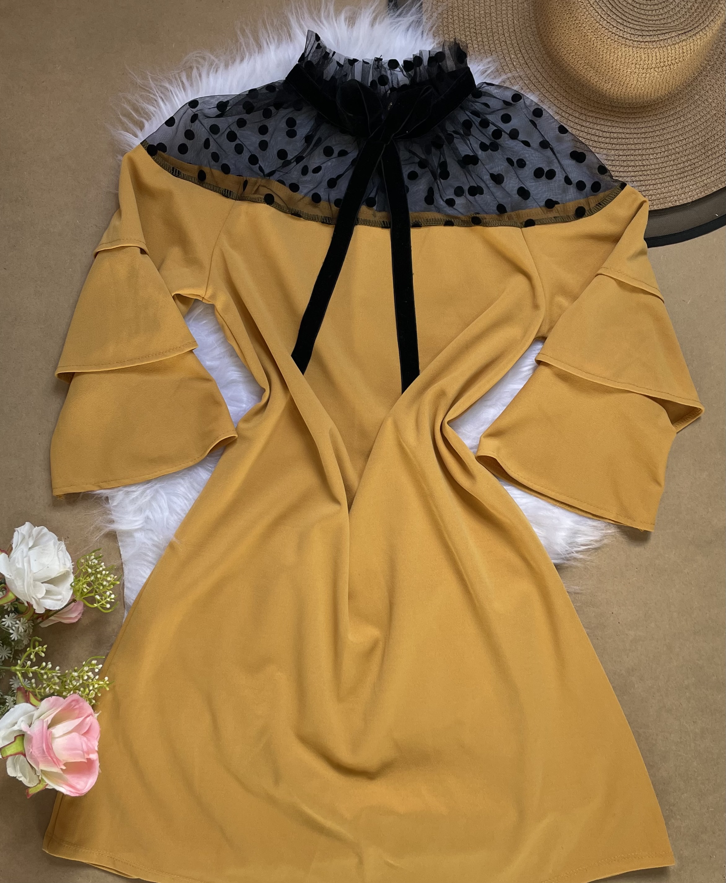 Vestido elegante amarelo mostarda
