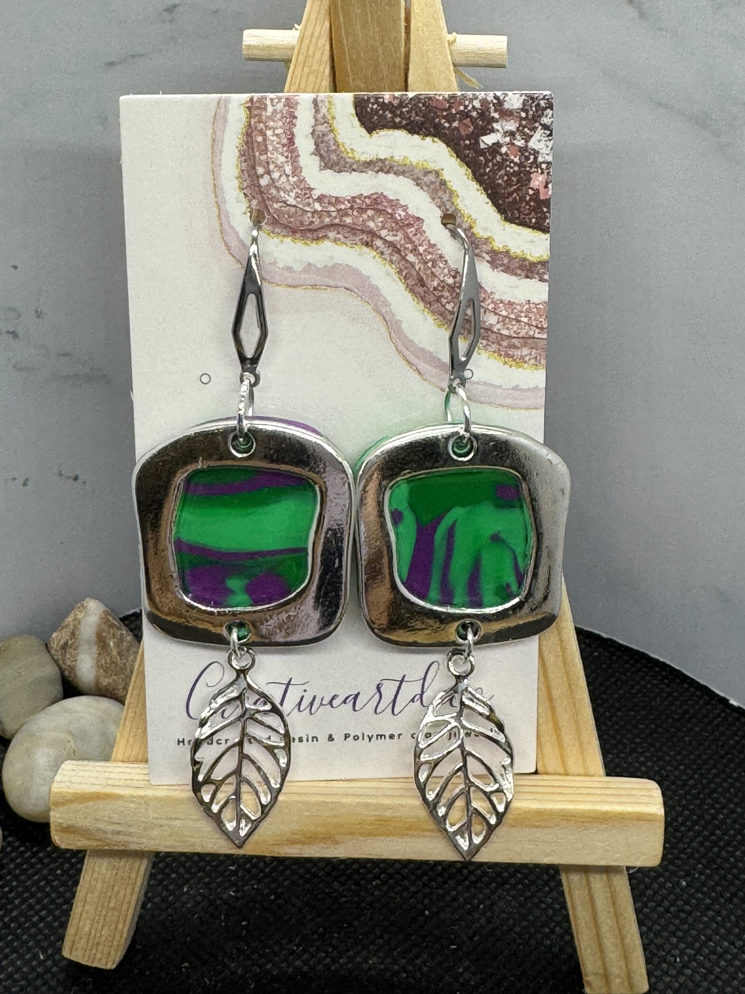 Leaf dangles