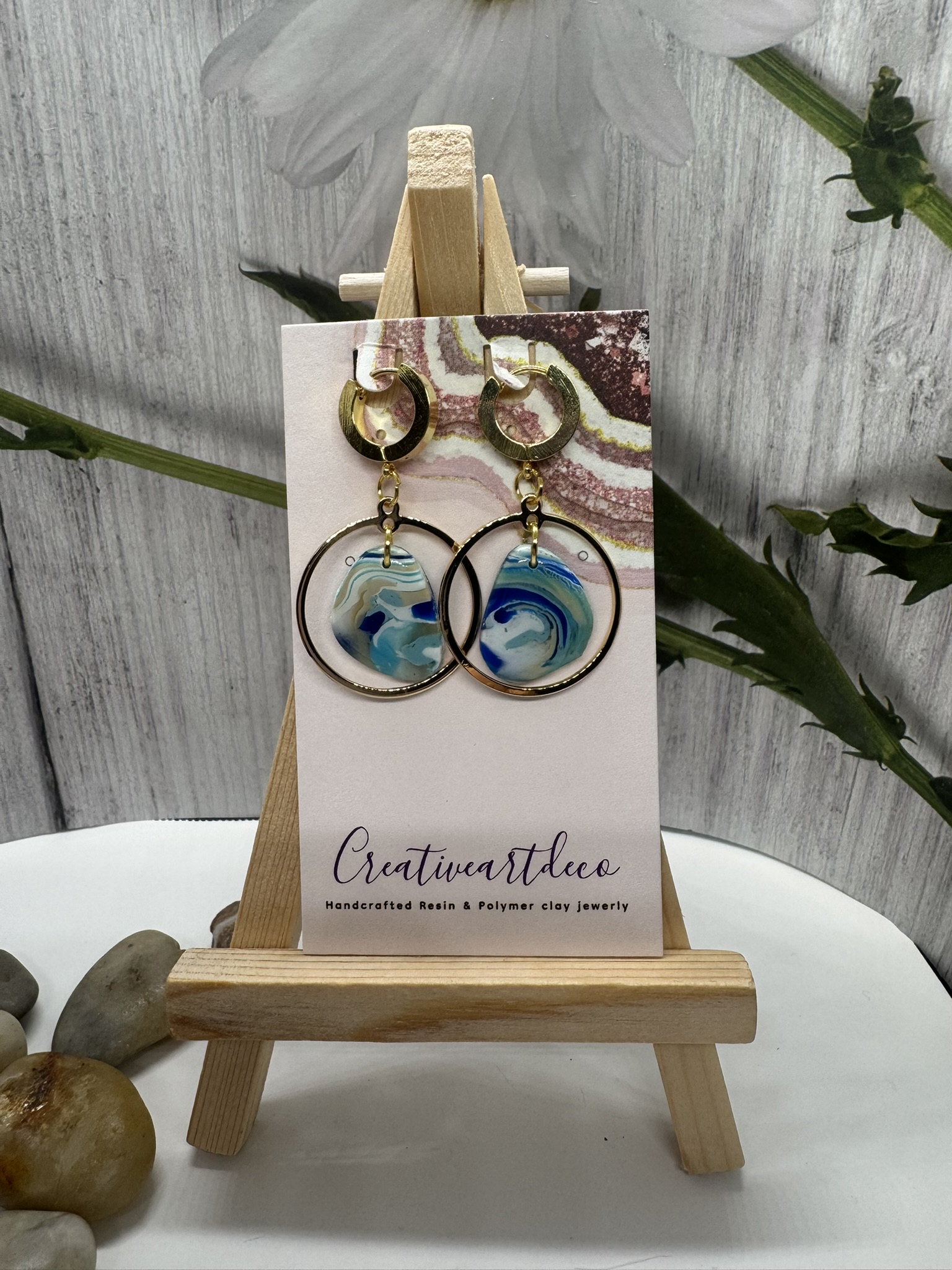 Organic Shape Faux Scheelite in Gold Plated Circle 