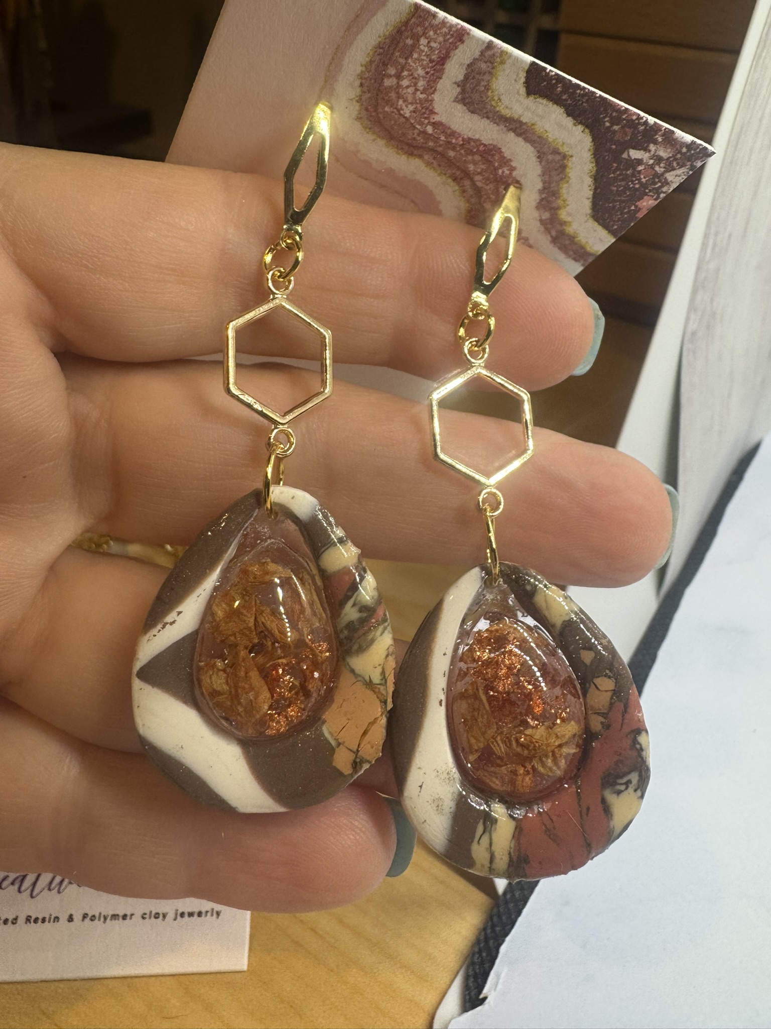 Geometric Faux Terarza Faux Stone and Resin Floral Center