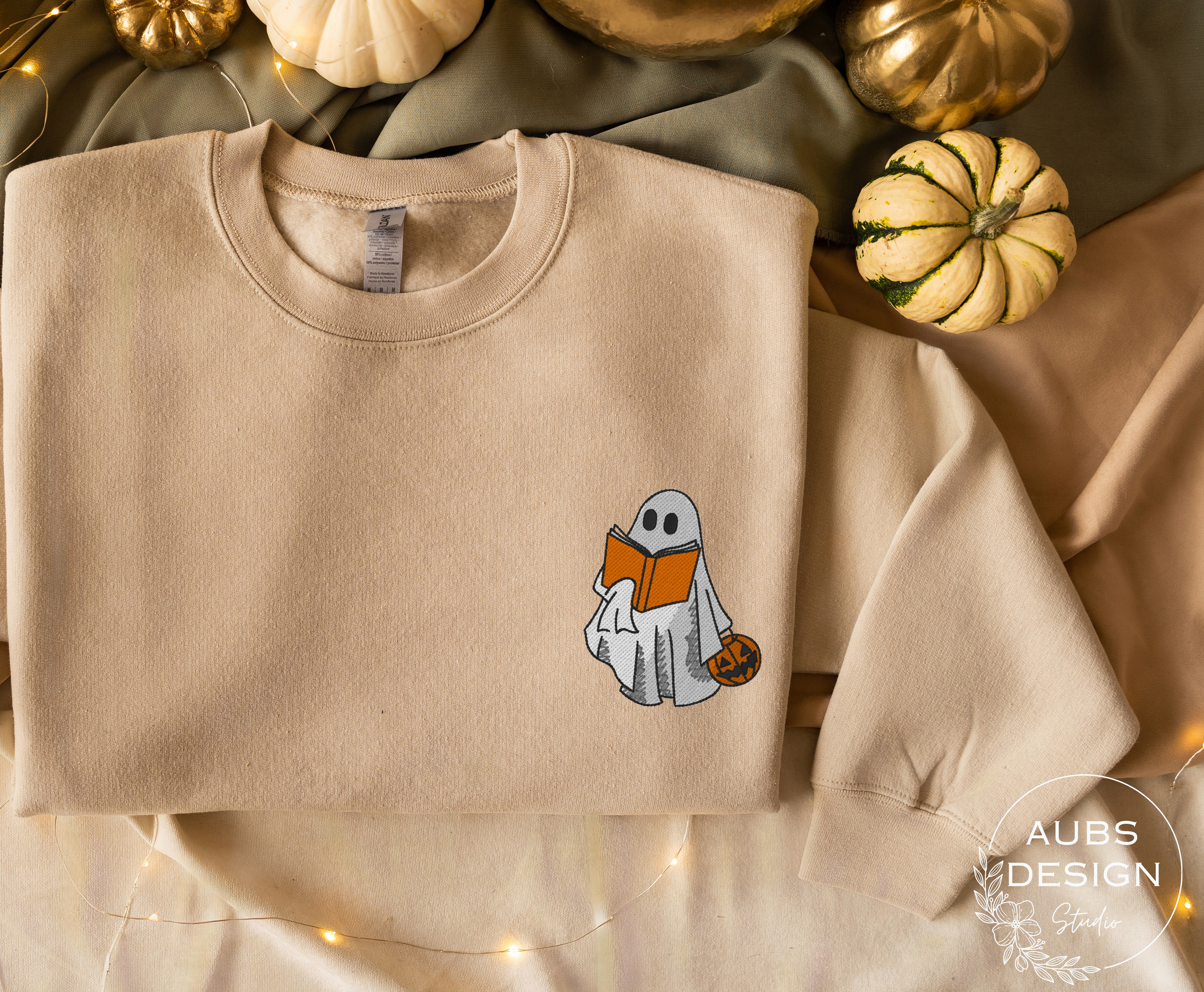 Books and me - Ghost Halloween Embroidery