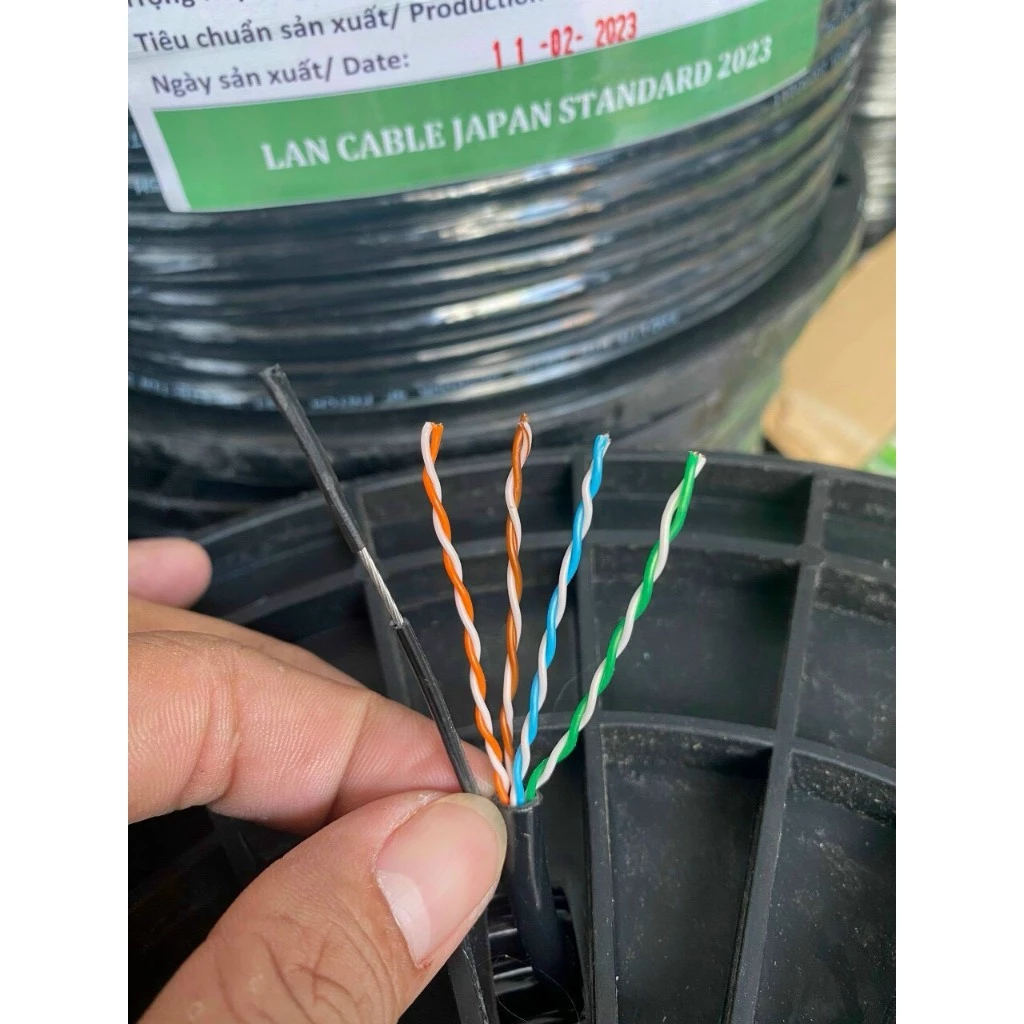 Cuộn 305m Cáp mạng ngoài trời Cat5E UTP Kadita lõi đồng nguyên chất có cáp gia cường treo dây