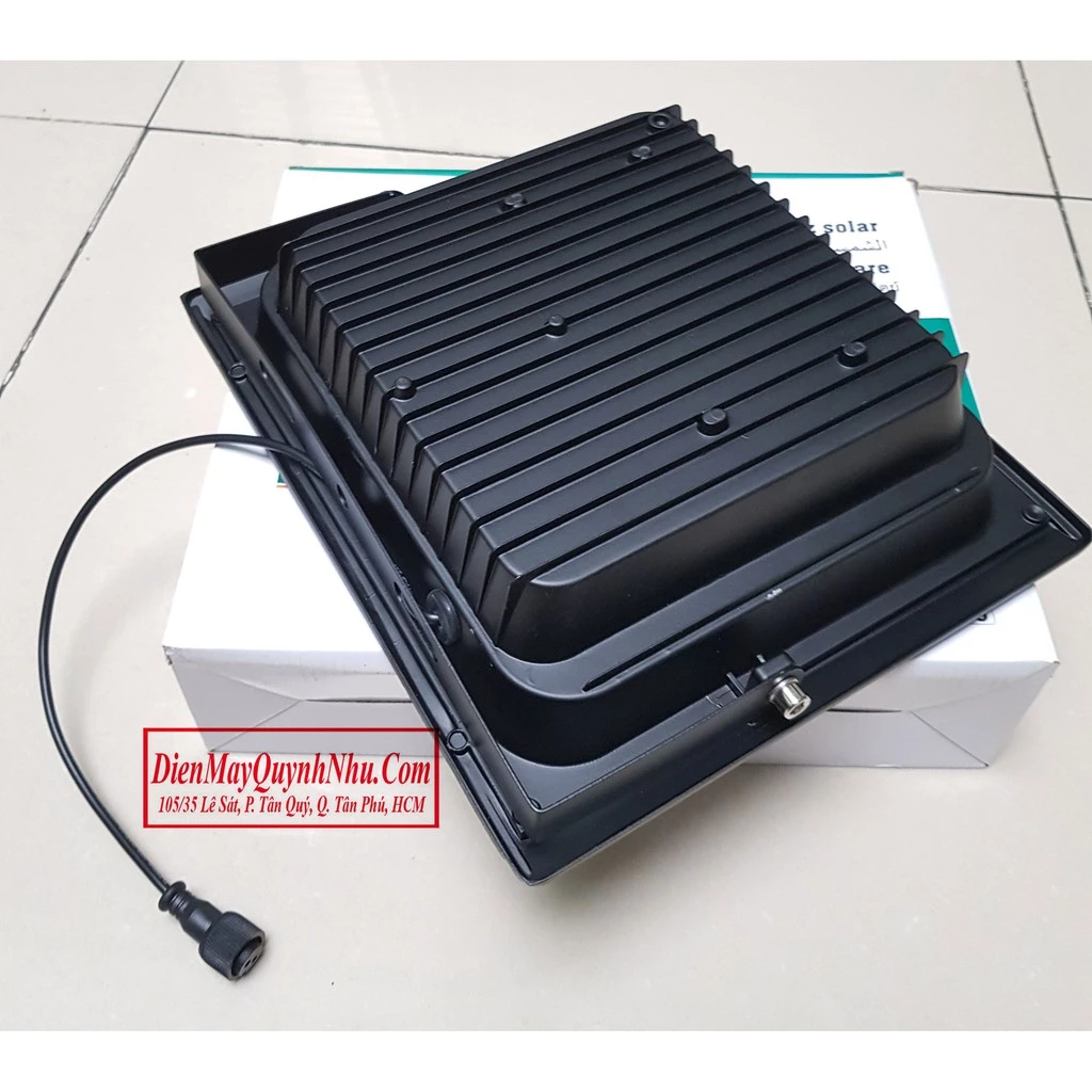 Đèn led pha năng lượng mặt trời 100W chống nước IP67 thương hiệu bồ câu