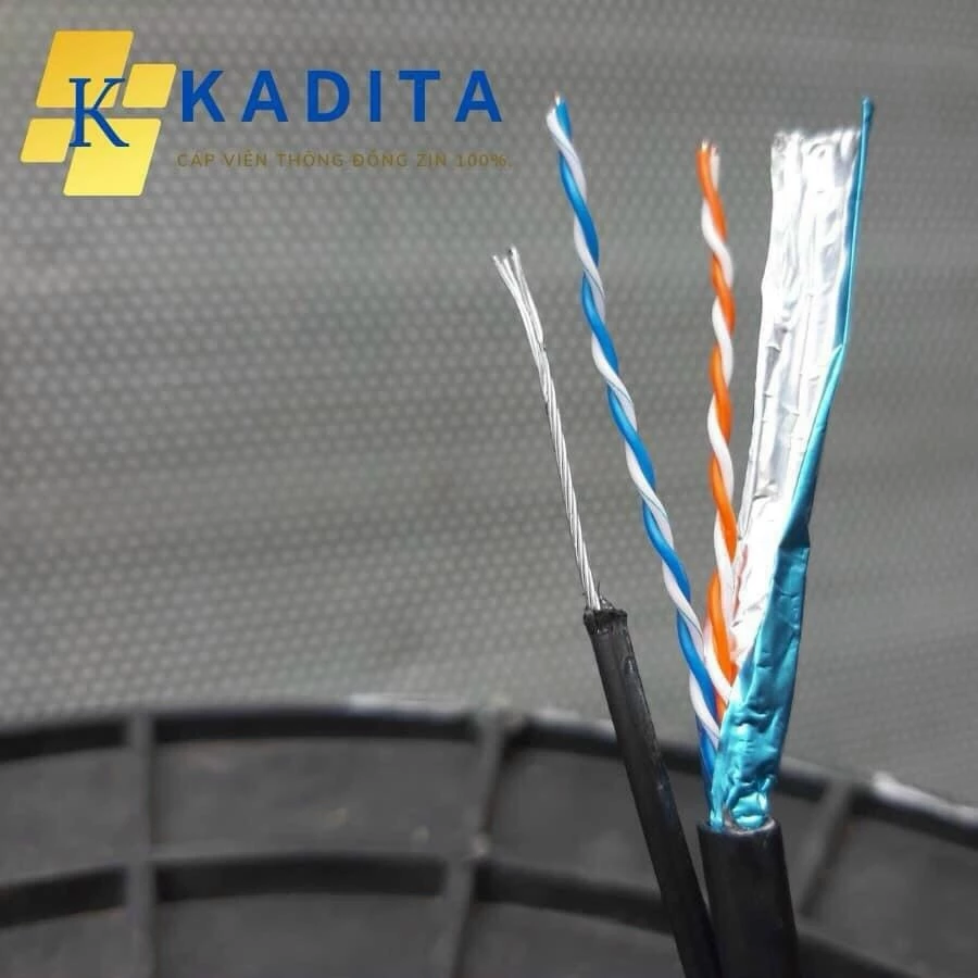 Cuộn 500m cáp FTP HDPE chống nhiễu Kadita 4 lõi đồng nguyên chất có cáp treo dây
