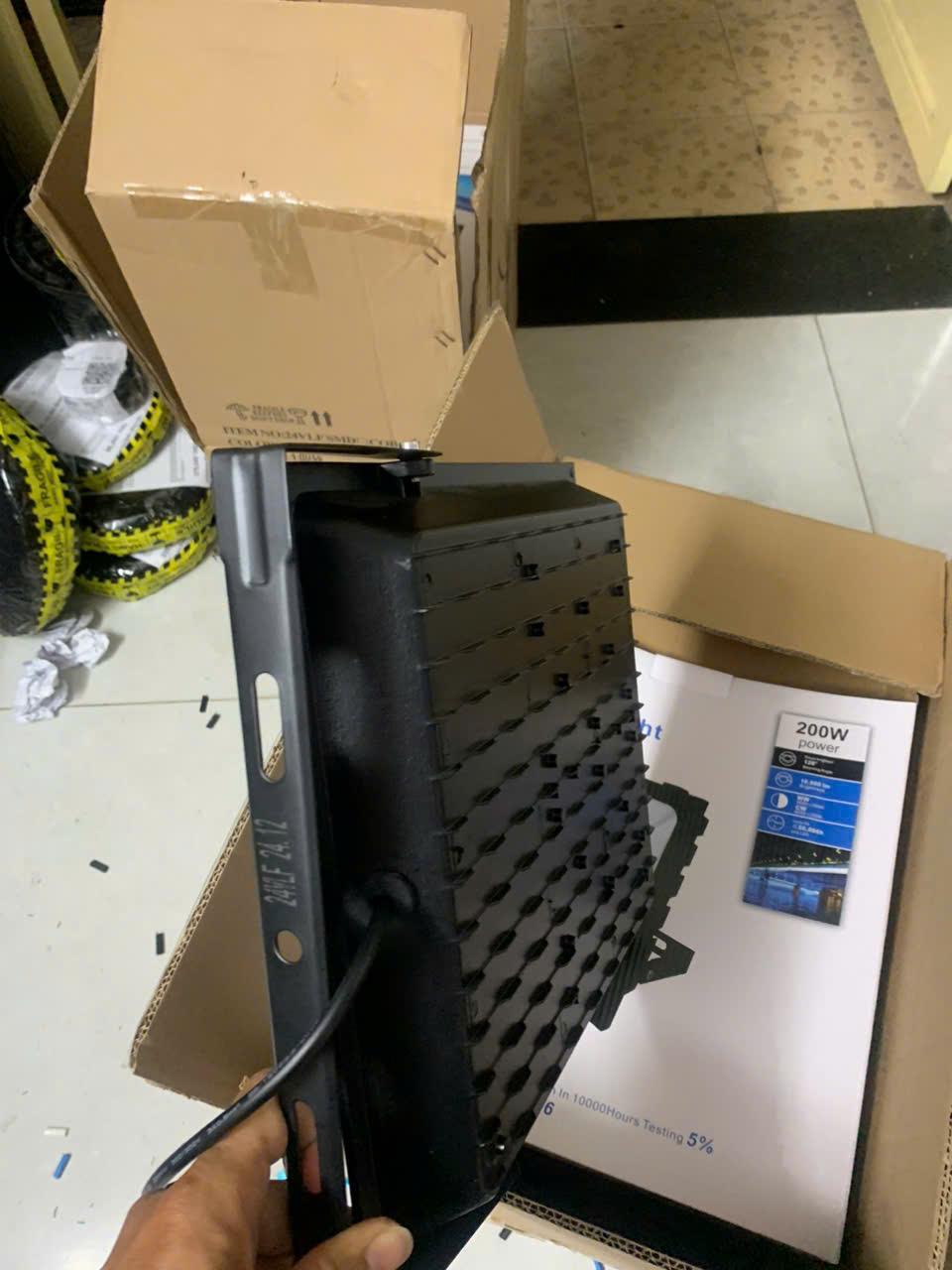 ĐÈN PHA LED CHIP SMD THƯƠNG HIỆU BỒ CÂU - DÙNG ĐIỆN 220V