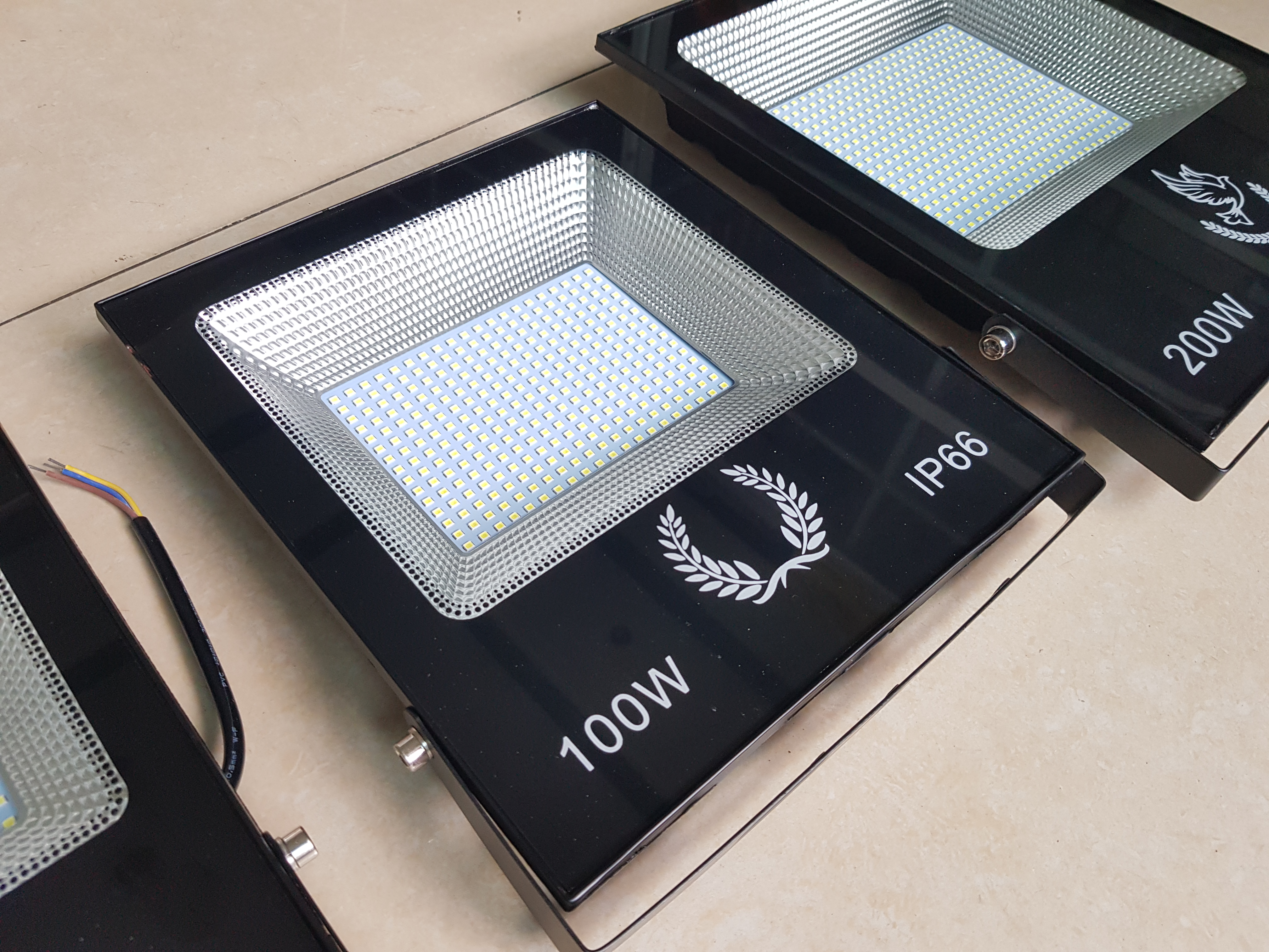 ĐÈN PHA LED CHIP SMD THƯƠNG HIỆU BỒ CÂU - DÙNG ĐIỆN 220V