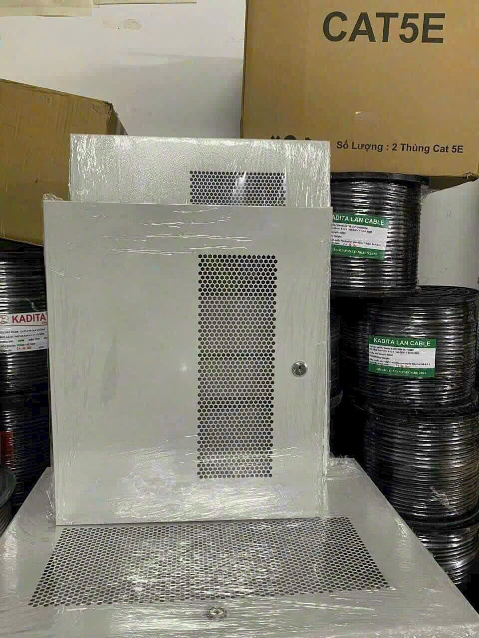 Tủ đầu ghi hình camera ổ khóa SIZE TO 56cm 45cm 12cm