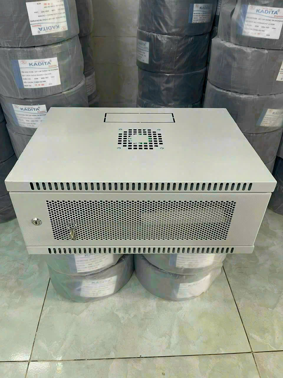 Tủ Rack 4U-D400 Treo tường, Tủ mạng, tủ điện