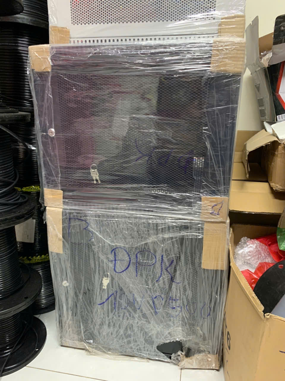 Tủ Rack 9U-D500 treo tường, Tủ mạng, tủ điện, thiết bị điện tử