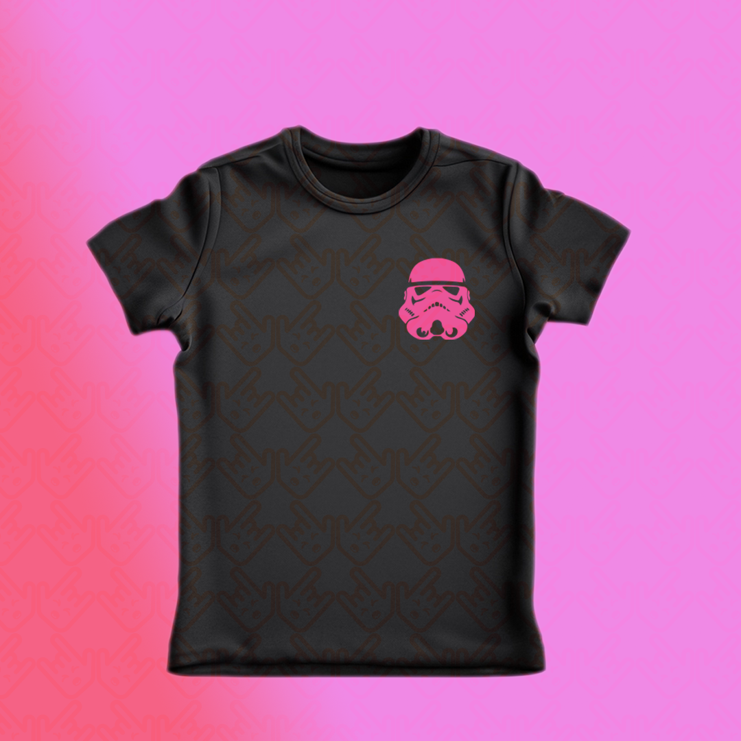 Camiseta negra con estampado