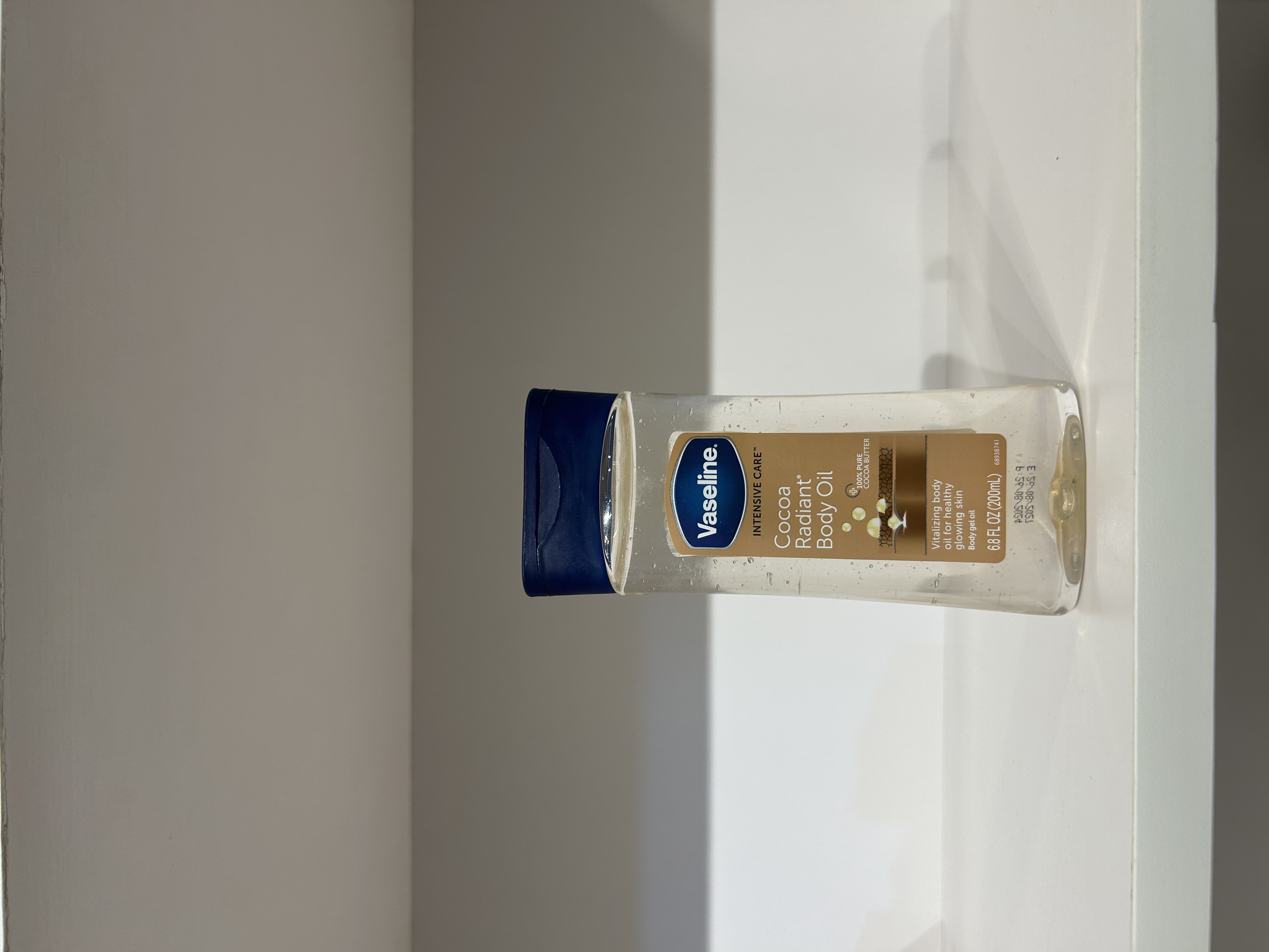 Vaseline Cocoa Radiant Body Oil (Blue Cap)
