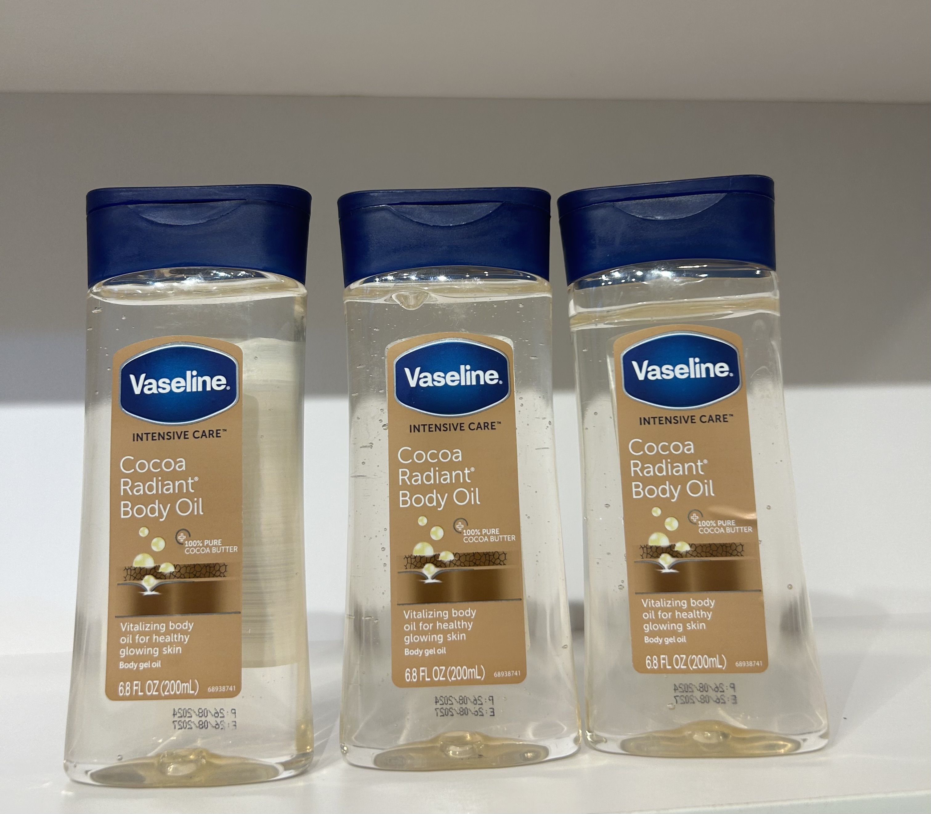 Vaseline Cocoa Radiant Body Oil (Blue Cap)