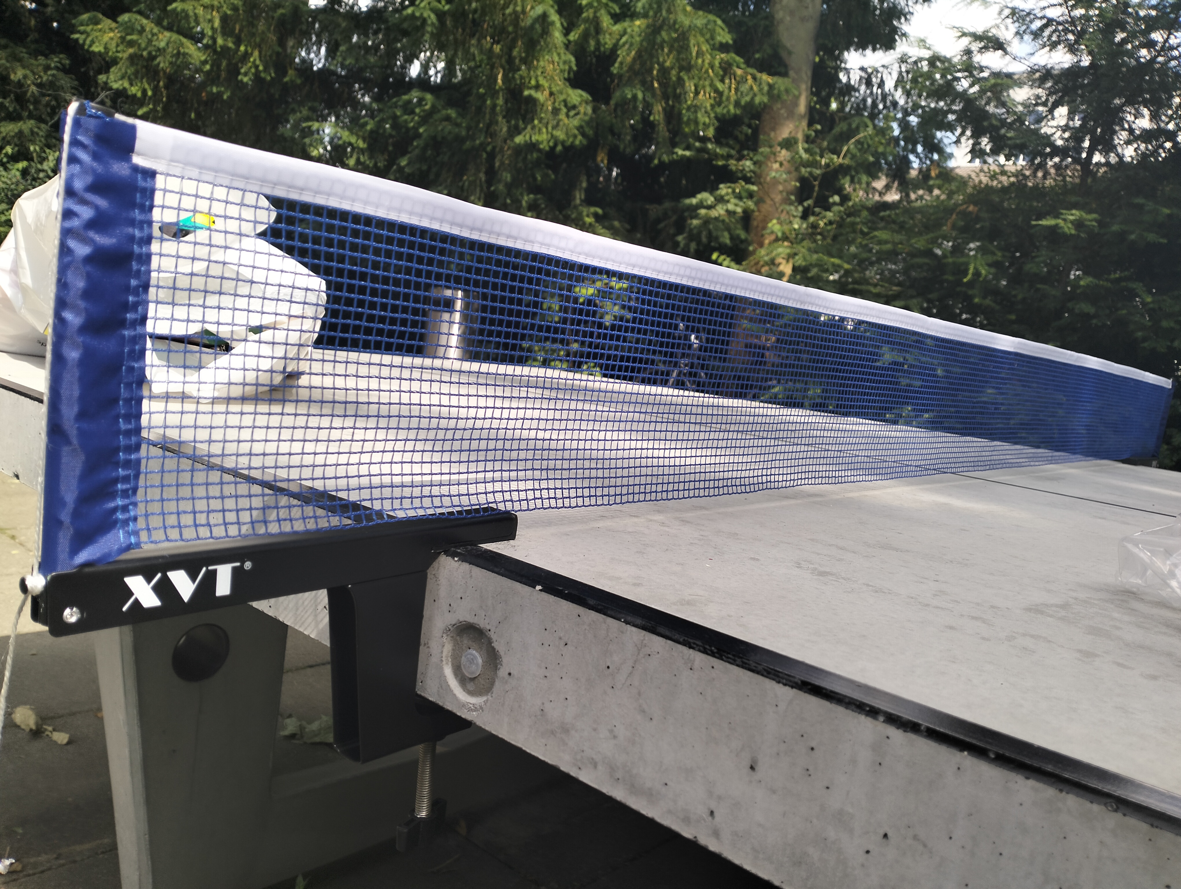 Table tennis net for thick tables