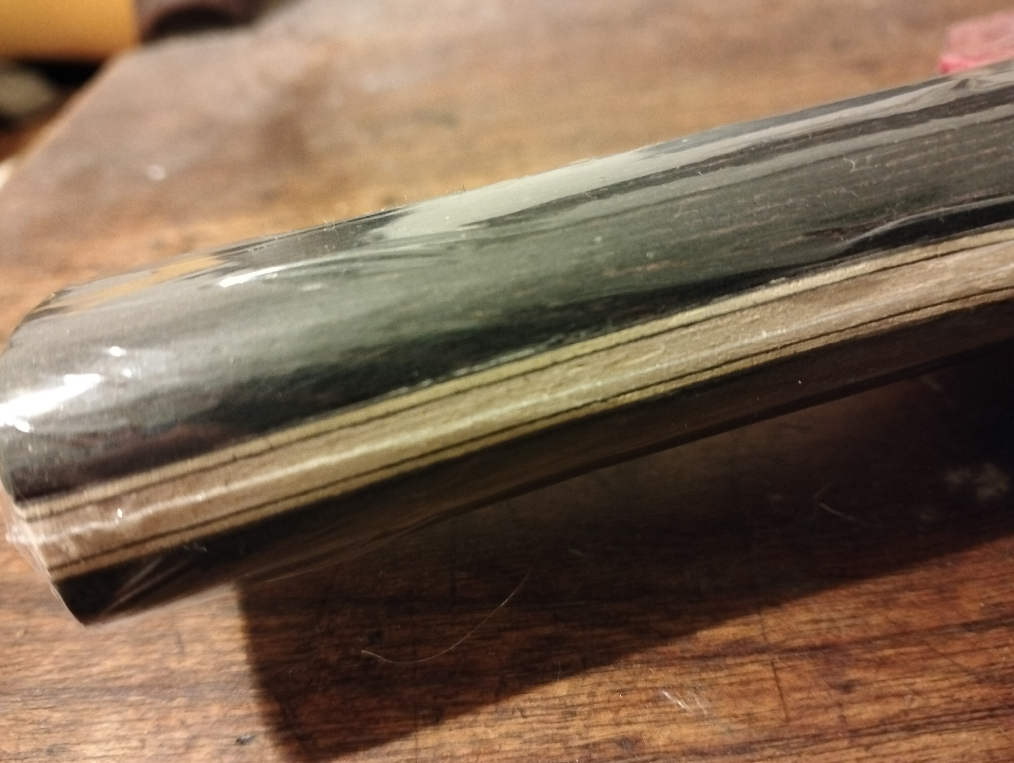 Hexagon shaped premade racket - 5 layers of wood 2 carbon layers Sanwei Target rubbers.