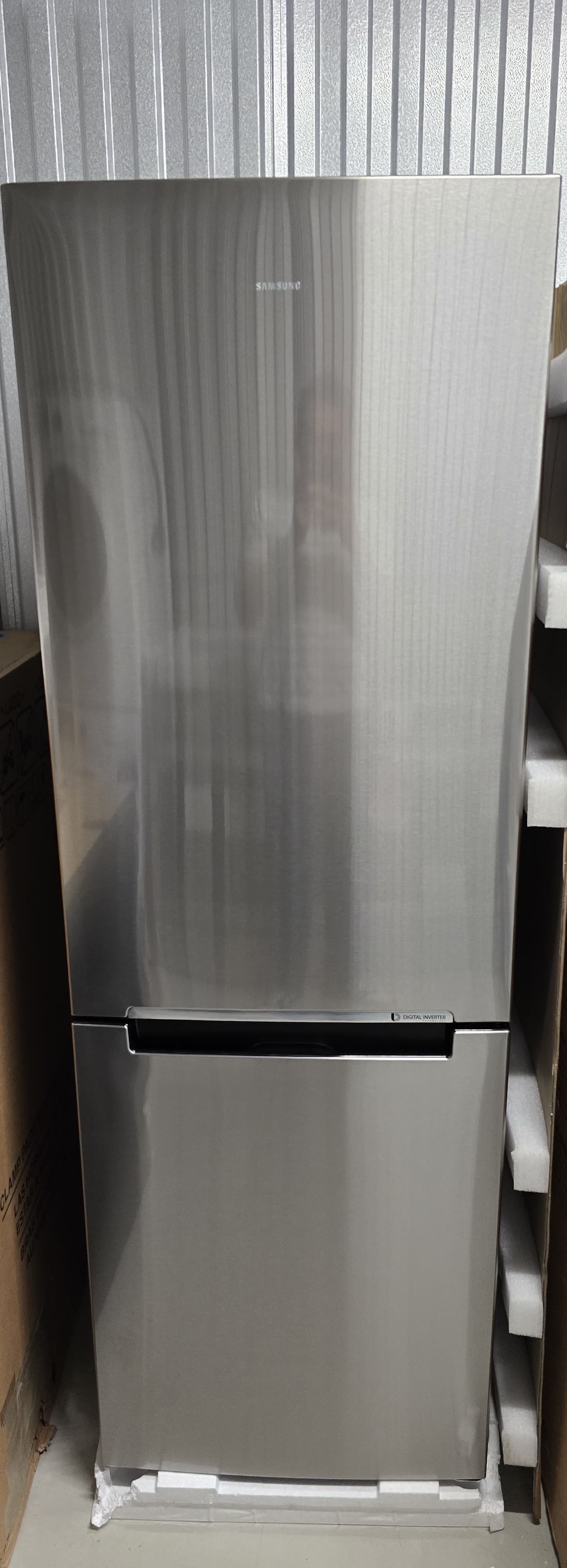 Samsung RB10FSR4ESR Counter Depth Refrigerator 24-inch W 11.2 cu. ft. Bottom Freezer in Stainless Steel, - ENERGY STAR®