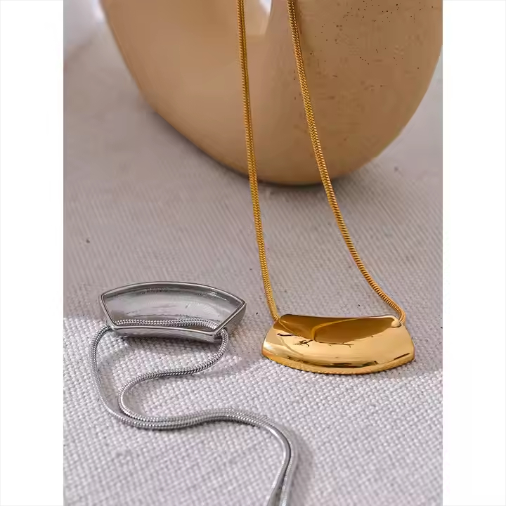 Colar Placa Minimalista - Dourado