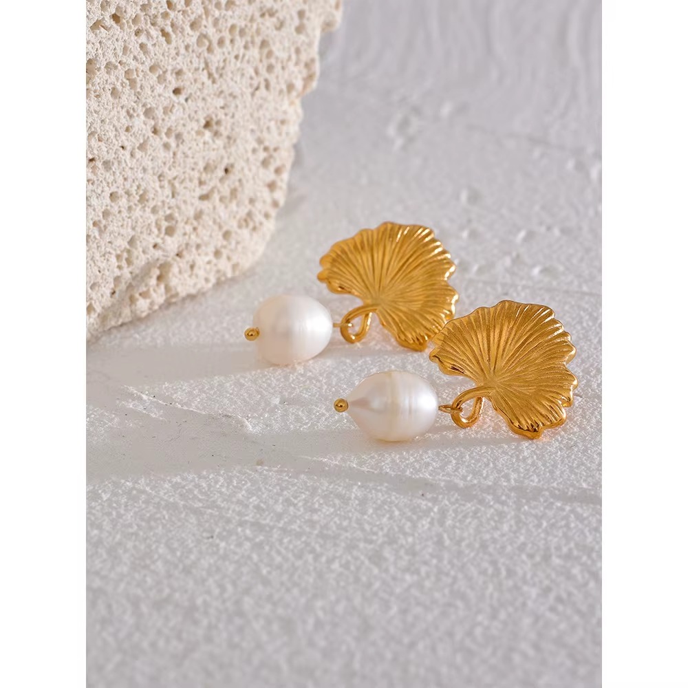 Brincos Folhas Pérola de àgua-doce/Pedra Verde