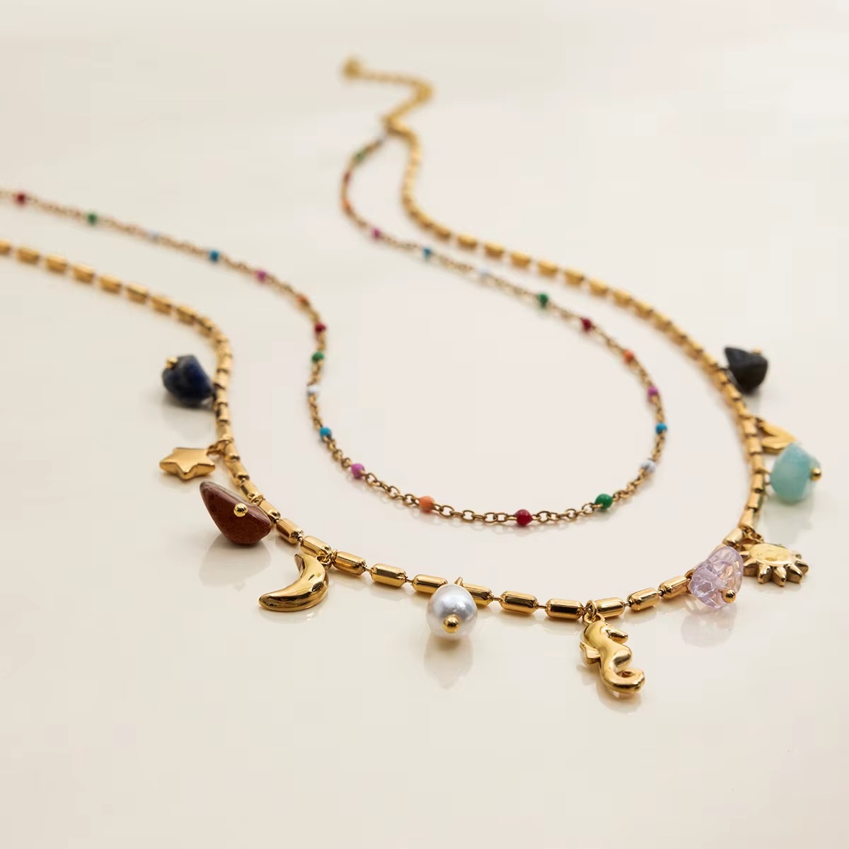 Colar  Fun corrente dupla, multiplos pingentes - Dourado