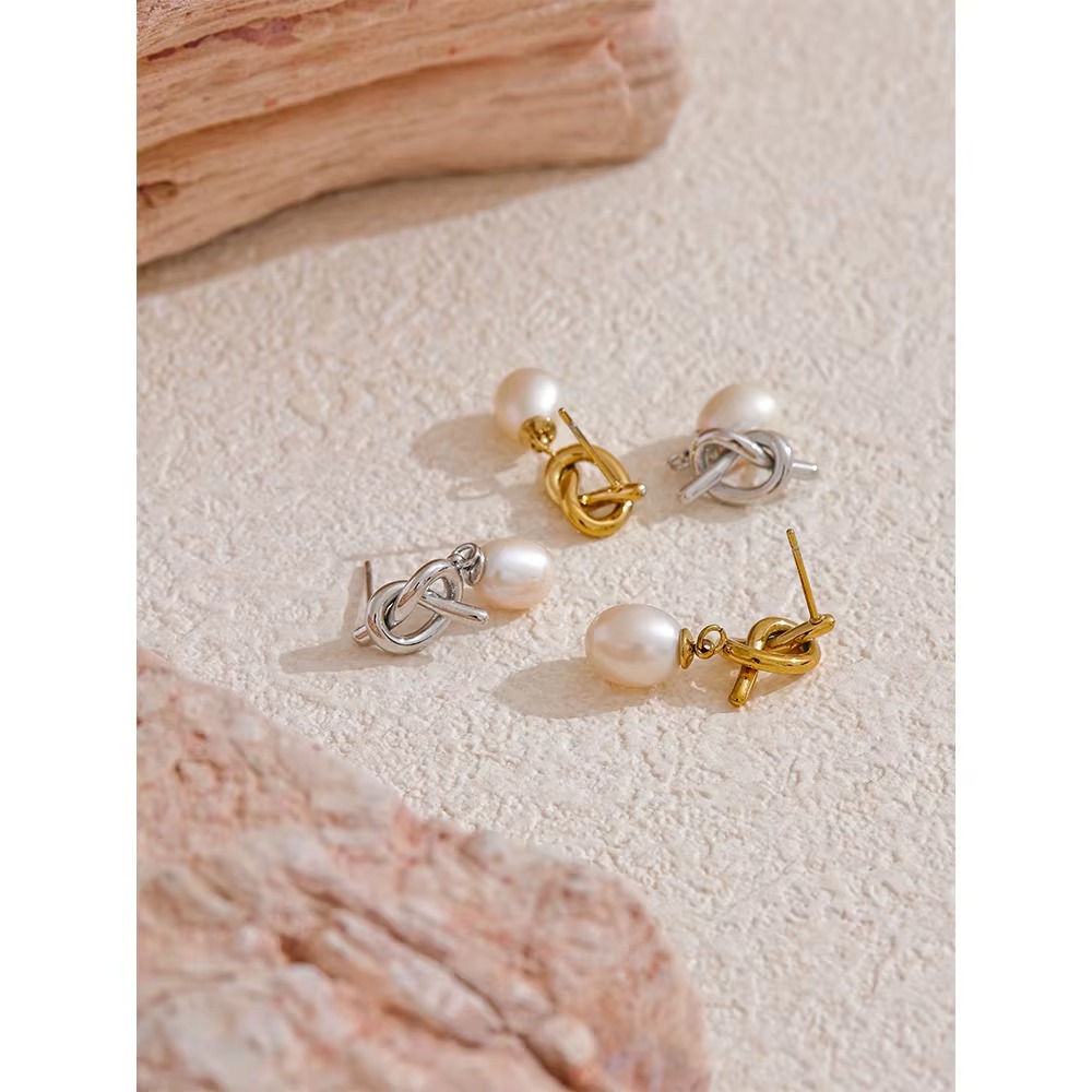 Brincos Nó Pérola de água-doce